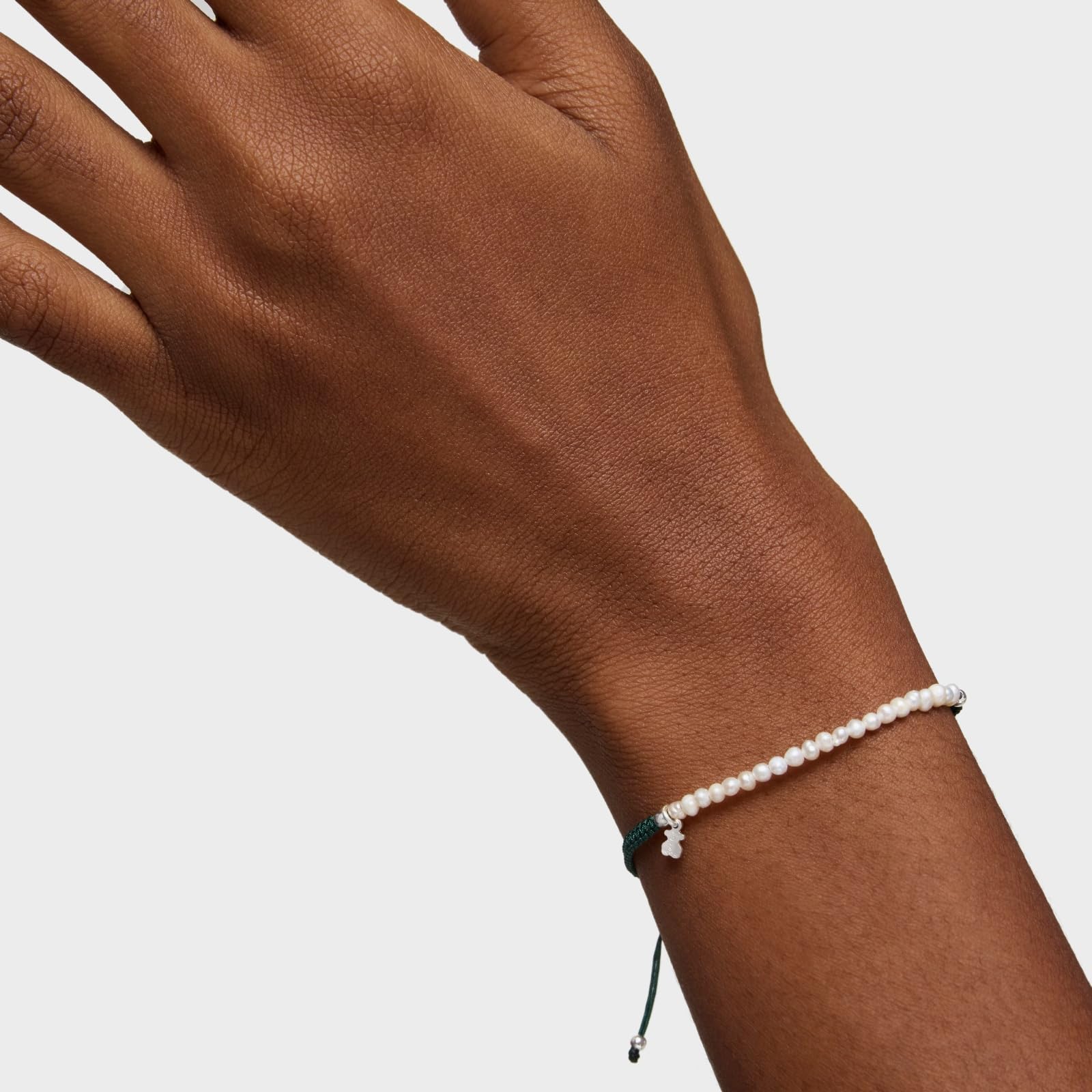 TOUS Bracciale in nylon verde con perle coltivate da donna con motivo a orso in argento sterling 0,2 cm, combinabile e versatile, collezione color AG