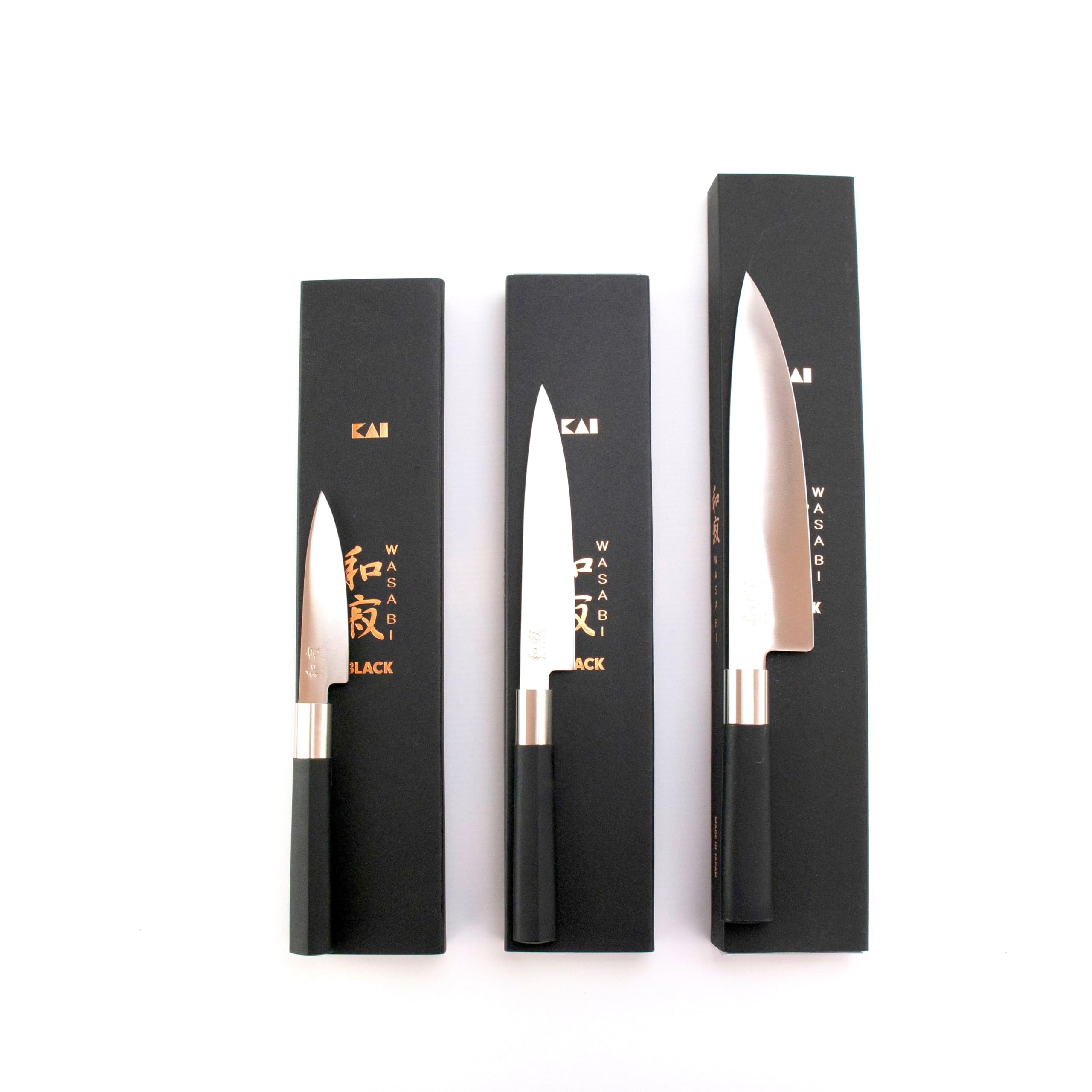 Kai Wasabi Black - Juego de cuchillos 67-W18 | 3 cuchillos de oficina ultra afilados / cuchillo multiusos / cuchillo de cocina | + tabla de cortar hecha a mano de madera de fachada, 25 x 15 cm |