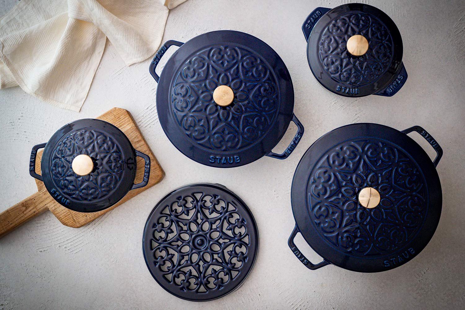 Staub ストウブ 「 ラ・ココット de GOHAN リリー グランブルー M 16cm 