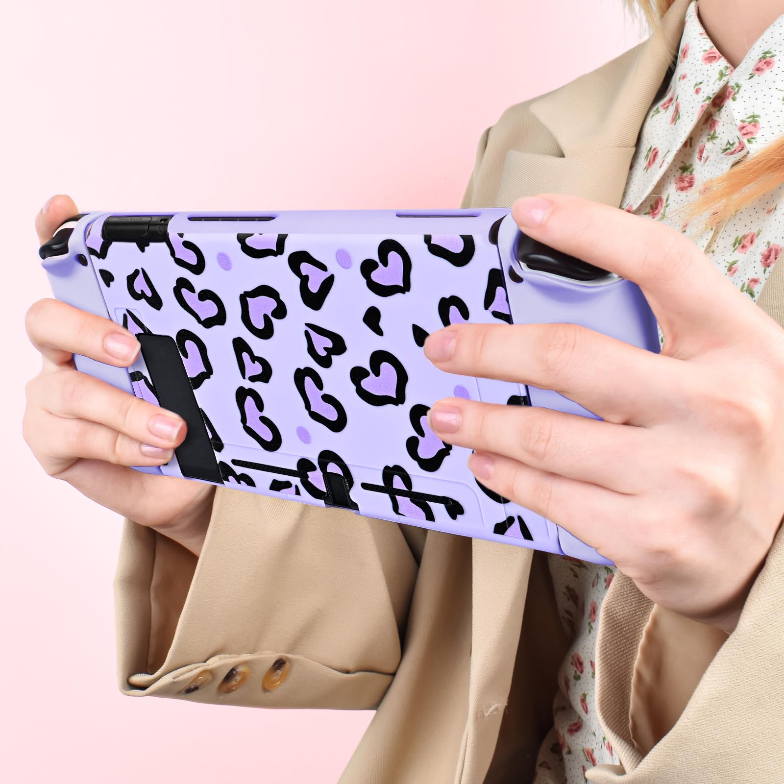 DLseego Étui de Transport pour Nintendo Switch, Housse de Transport et Coque Souple avec 4 Capuchons Joystick, 1 Breloque en Peluche en Forme de Cœur, Violet
