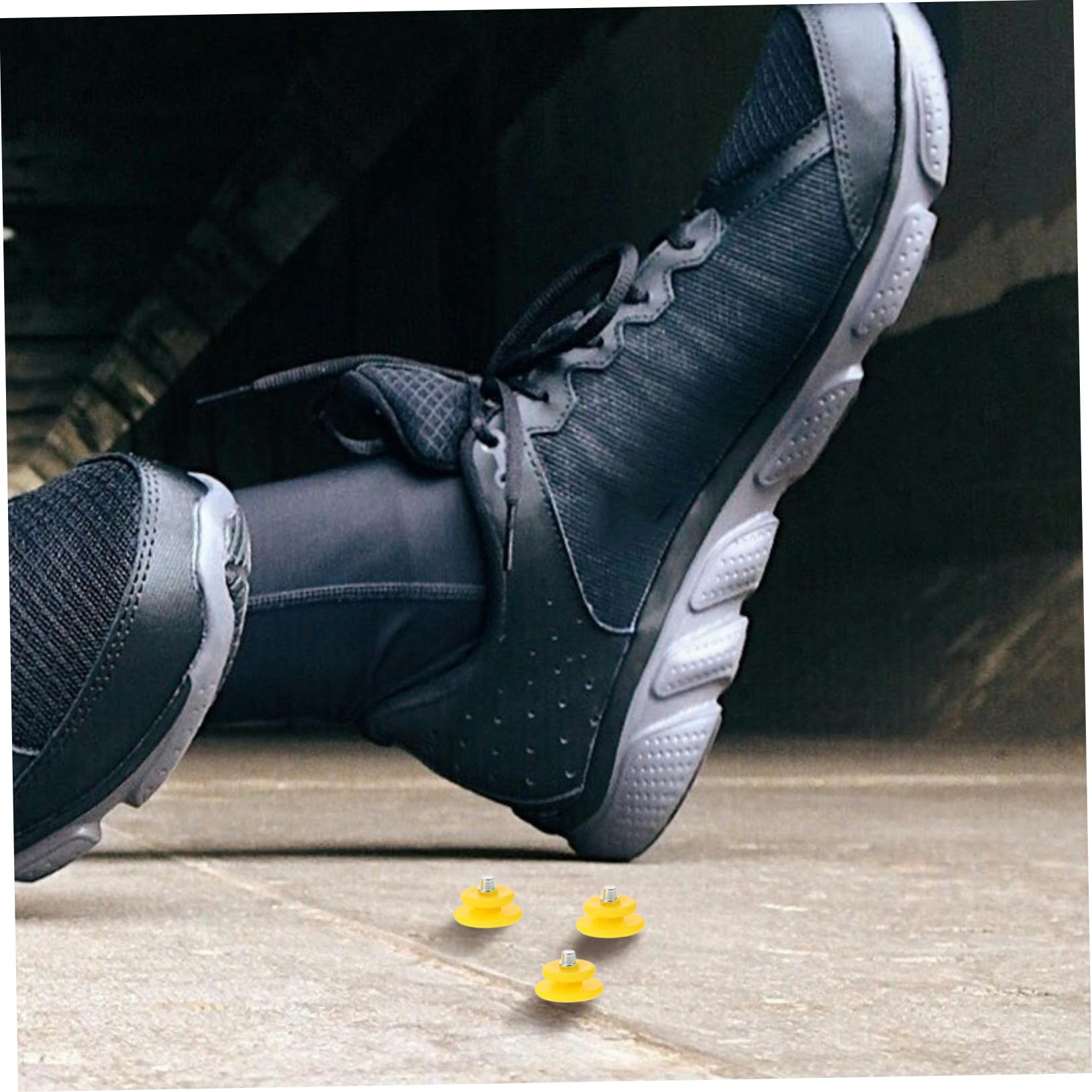 TOGEVAL 100pcs Outdoor Ice Grippers Snow Shoes Men Anti-Slip Cleats Easy Fit for Boots Sneakers