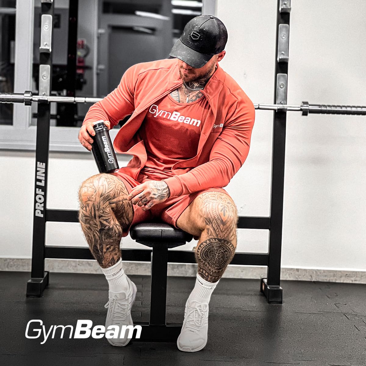 GymBeam Shaker per Proteine Premium, 700ml, con Coperchio Filettato, Adatto per Lavastoviglie, Microonde e Frigorifero, Shaker Palestra, Non Contiene BPA e DEHP (Black)