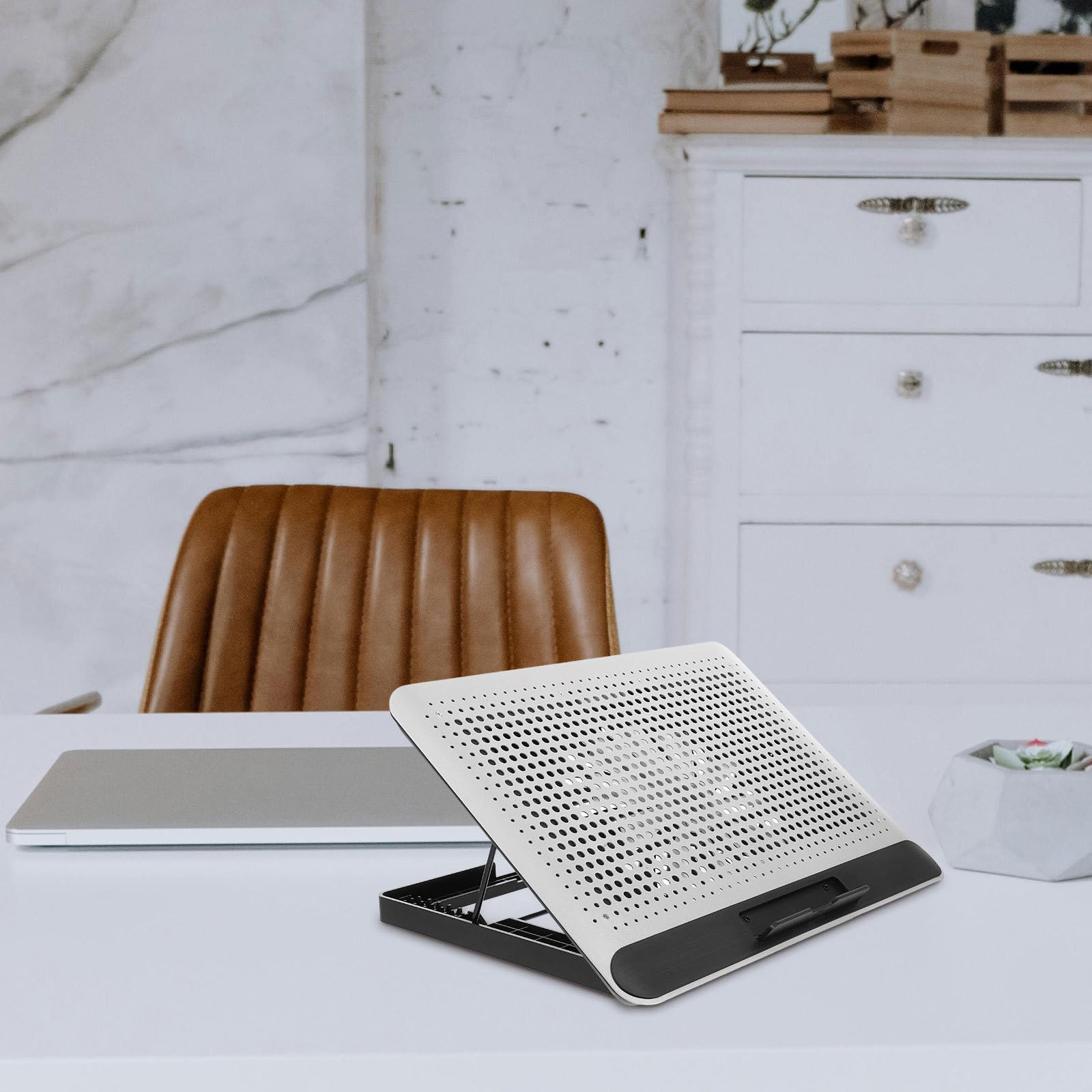 PRETYZOOM Soporte Refrigerante para Portátil con Ventilador Silencioso Base Ergonómica de Aleación de Aluminio Compatible con Laptops Doble USB y Seis Ángulos de Ajuste para Uso Cómodo Casa