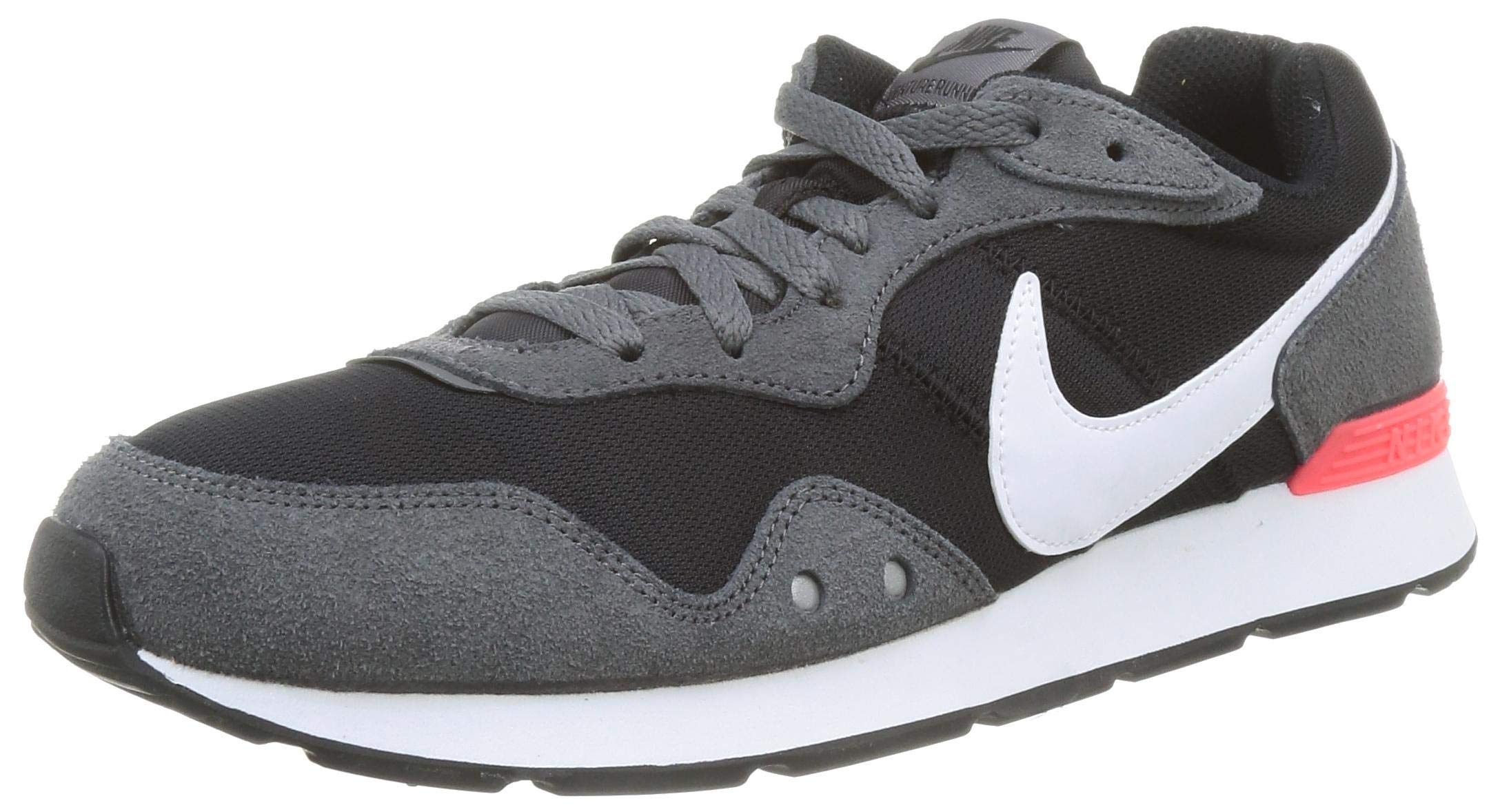 NIKEMen's Venture Runner Sneaker