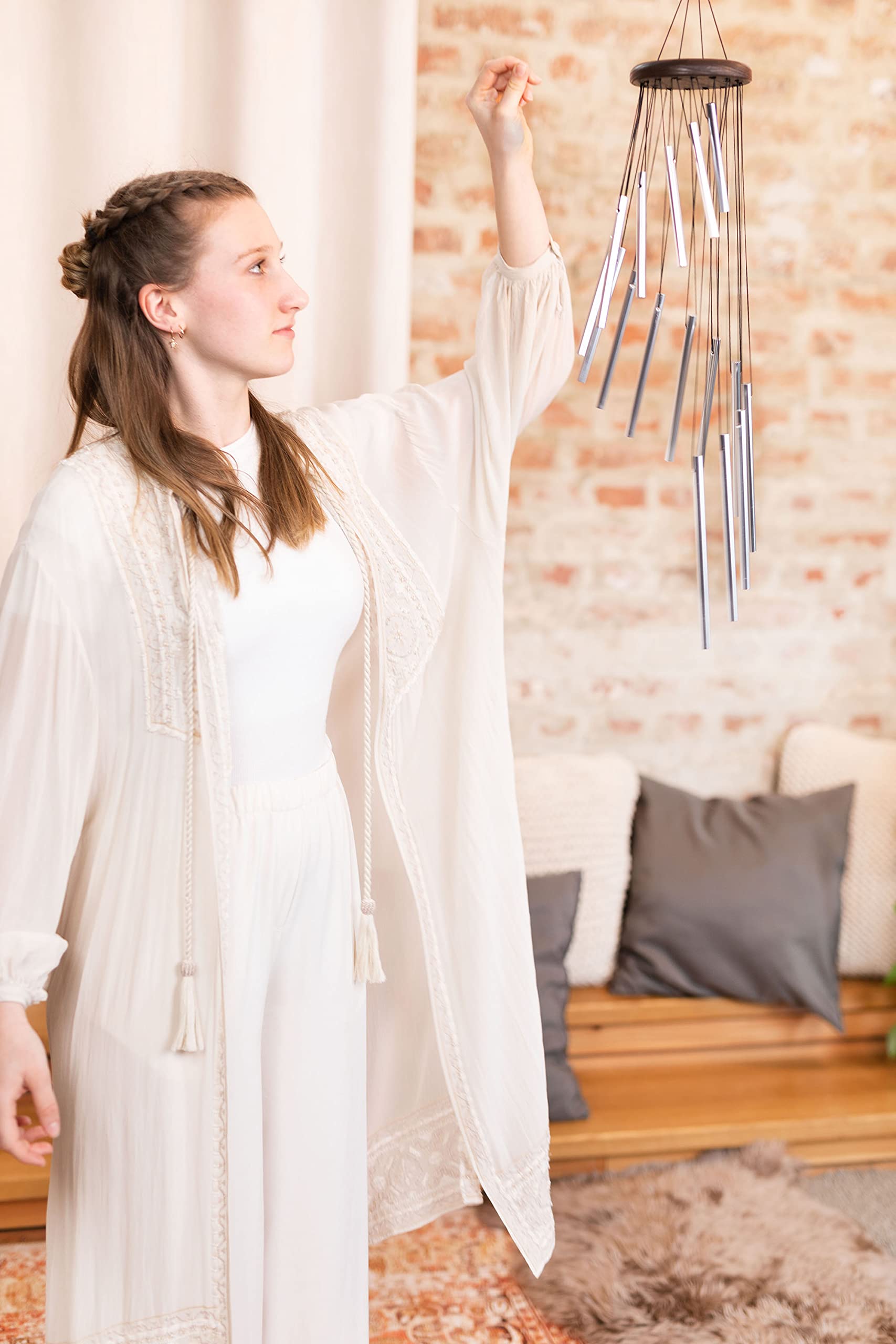 Sonic Energy Spiral Chime – 73 cm, Silber – Metallisches Windspiel mit 16 Klangstäben – Dekoration für Innen- und Außenbereich (SC29S)