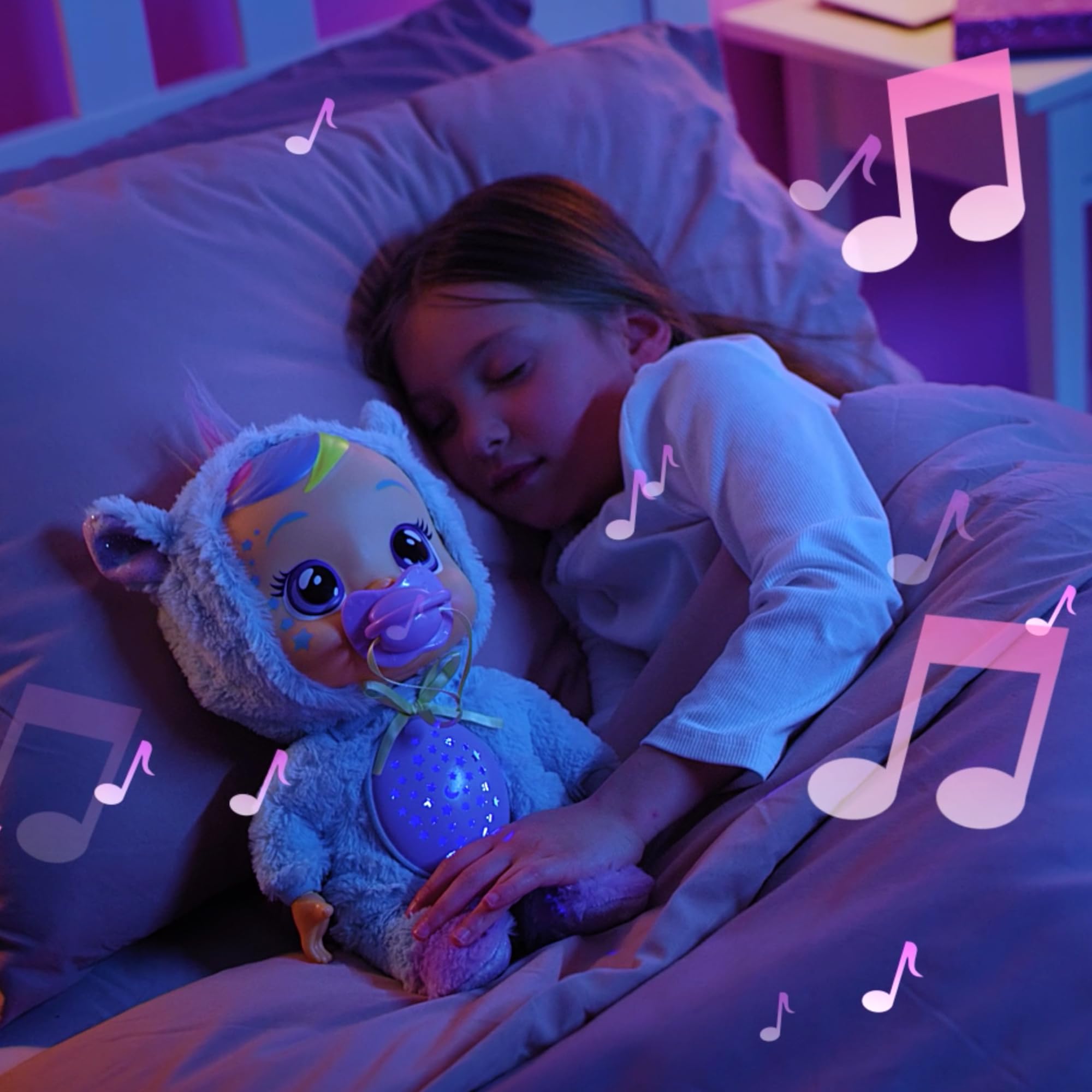 BEBÉS LLORONES Goodnight Starry Sky Jenna | Muñeca suave Quitamiedos para dormir, que llora lágrimas LED y proyecta Estrellas con Música relajante - Regalo para niños y niñas +2 Años
