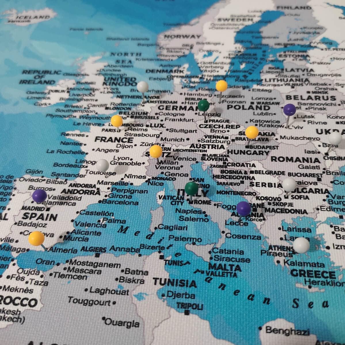 Canvas Art Bay Mapa del mundo de pirata - Lienzo de mapa del mundo personalizado - Mapa de viaje detallado con pines - Impresión de mapa del mundo grande - Tablero de pines de mapa del mundo - Regalo
