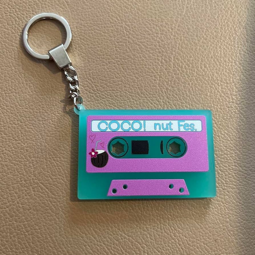 NiziU マユカセット Amazon.co.jp: NiziU coconut fes カセットキーホルダー マユカ