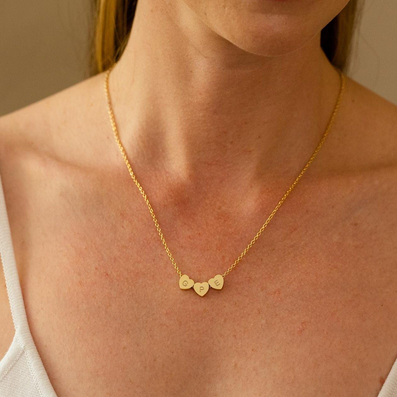 Piccolo cuore iniziale lettera collana, su misura multiplo cuore collana con nome, personalizzato famiglia per lei, Natale per mamma