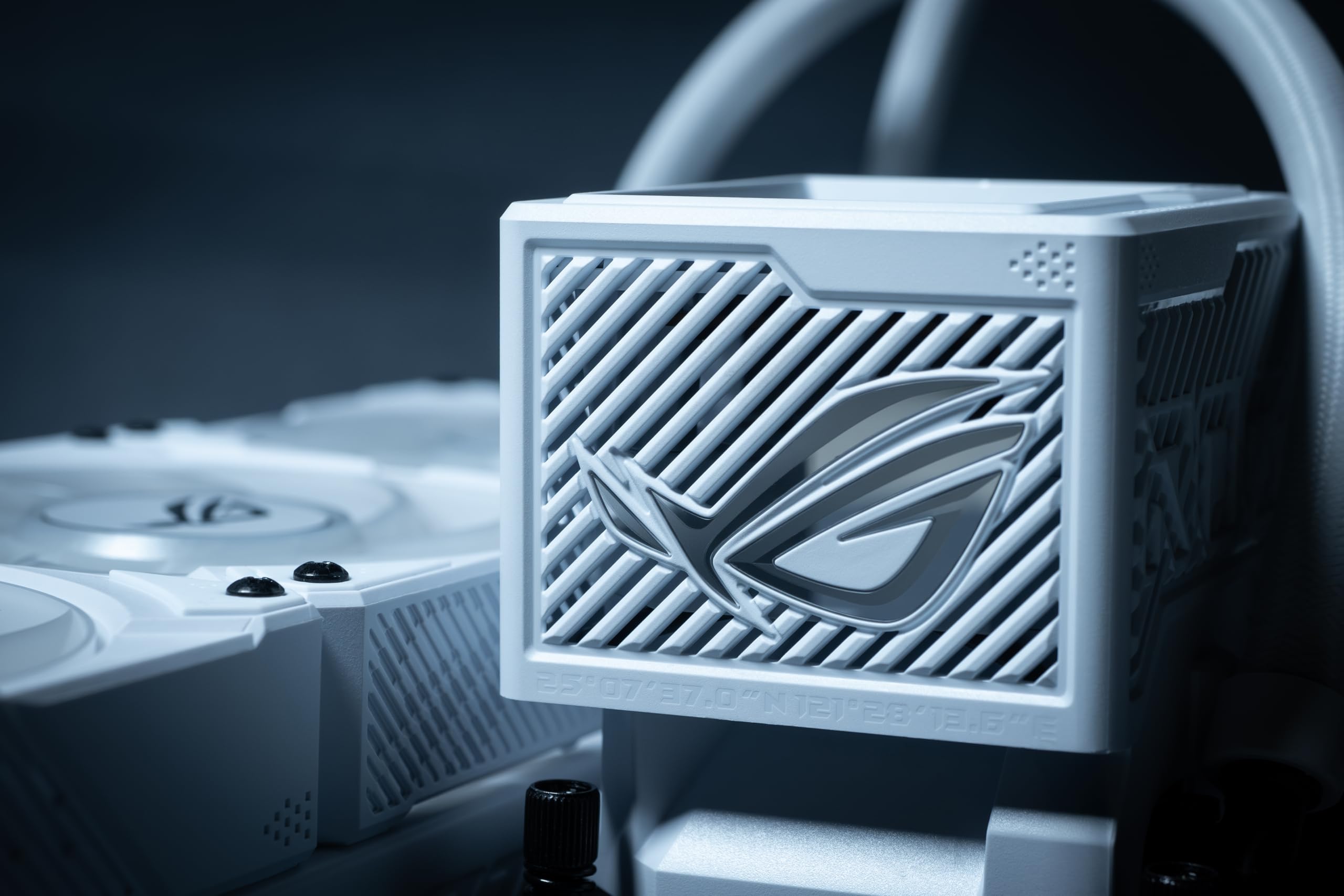 Watercooling ROG Ryujin III 360 ARGB White Edition - Pompe Asetek Gen 8, Radiateur 400 mm, Écran LCD 3.5", Compatible Intel LGA 1700/115x/1200 et AMD AM4/AM5