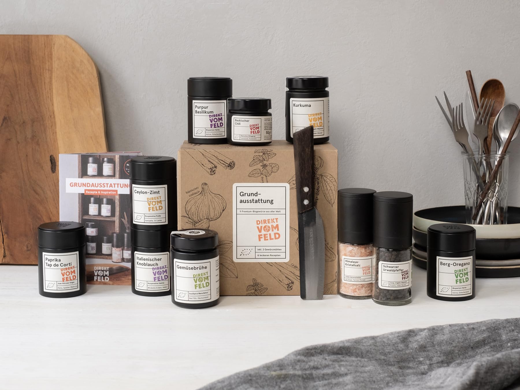 Direkt vom Feld | Gewürz-Grundausstattung | Geschenkset aus 8 Bio Gewürzen mit leckeren Rezepten