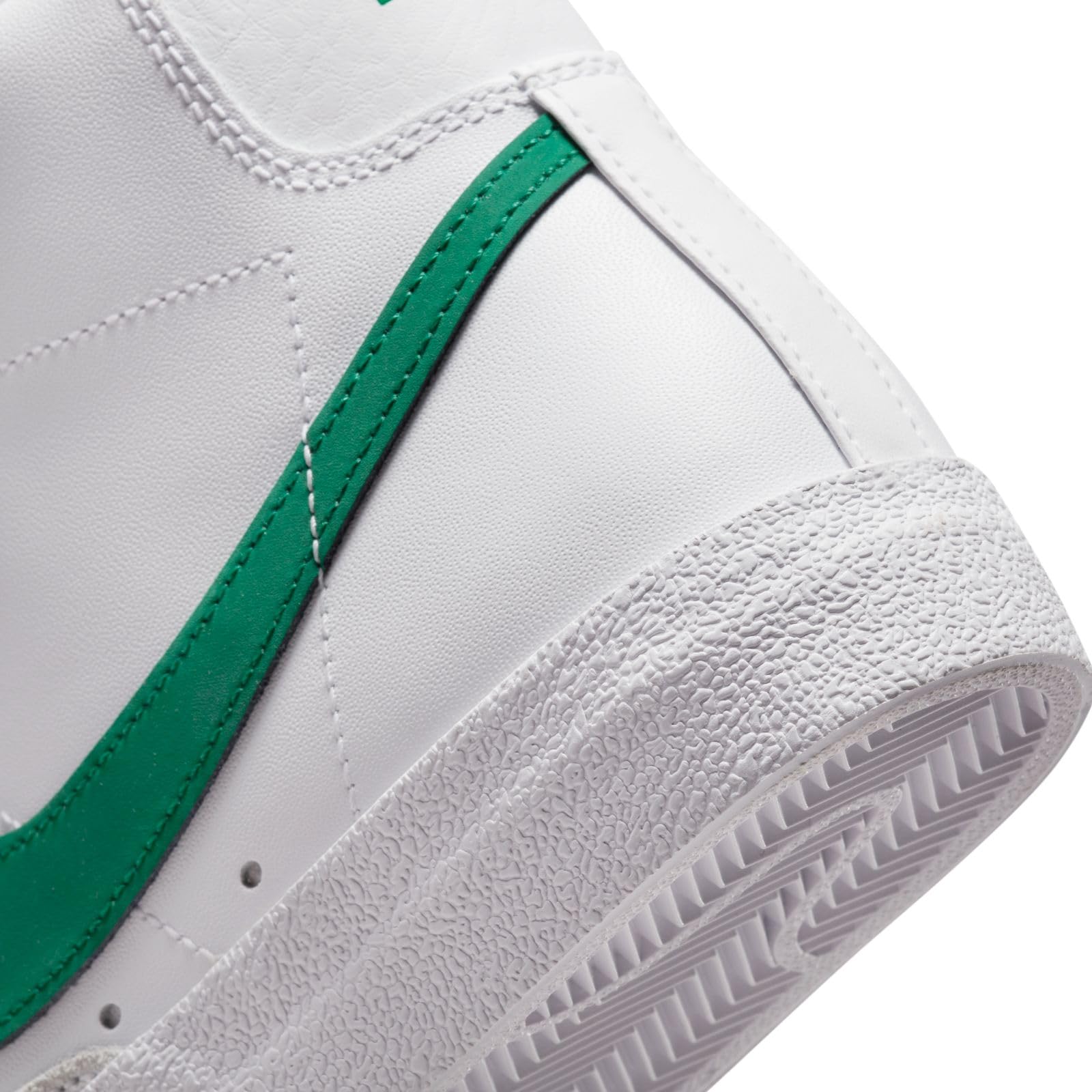 NIKE Blazer Mid 77 Vintage Basketball ShoeMujer