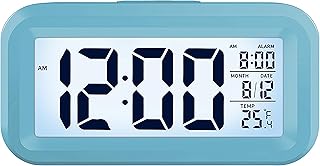 APM Snooooze - Relógio despertador digital para quarto, relógio de mesa com pilhas, alarme digital com luz noturna inteligente, tela 12/24H – C°/F° – Data, para adolescentes, adultos e