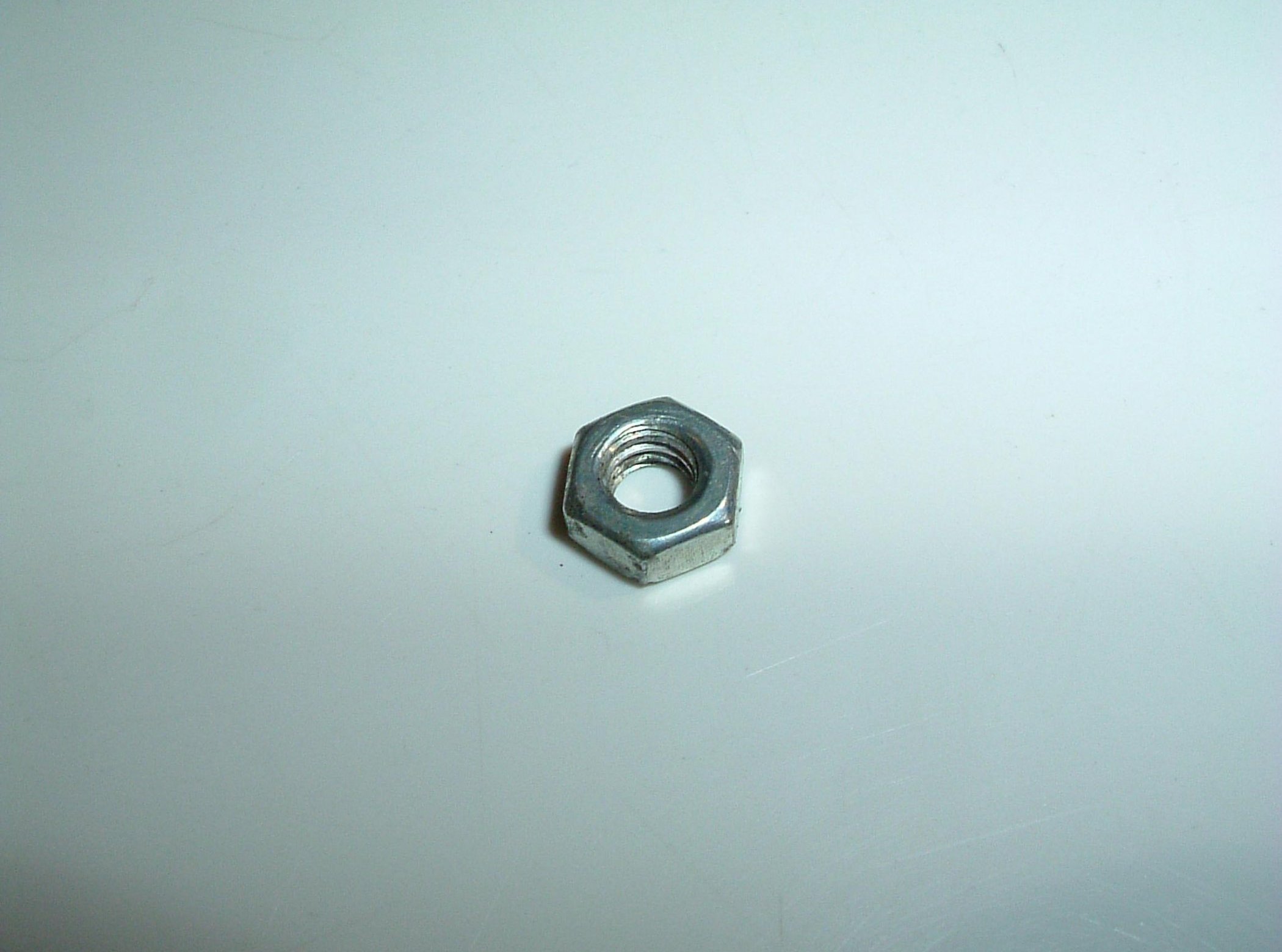 BMW 7 mm Hex Head Nut M4 x 0.7 mm 1096840 32301096840 : Amazon.co 