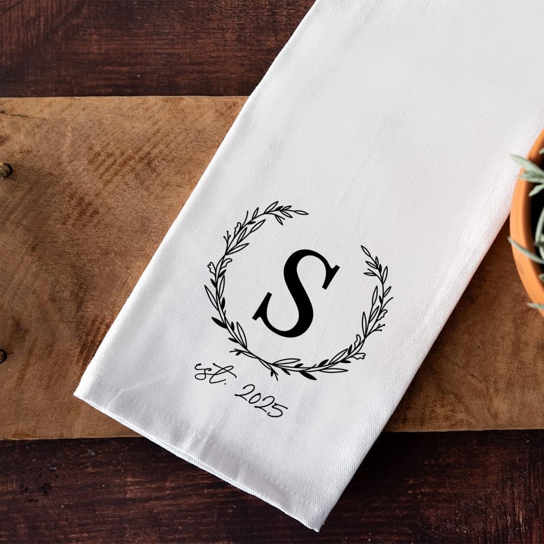 Andaz Press Personalized Kitchen Towel, Flour Sack Tea Towel, Monogram Wreath EST. Year Custom Kitchen Gifts Birthday for Mom Daughter, Wedding Gift Housewarming Gift for Couples