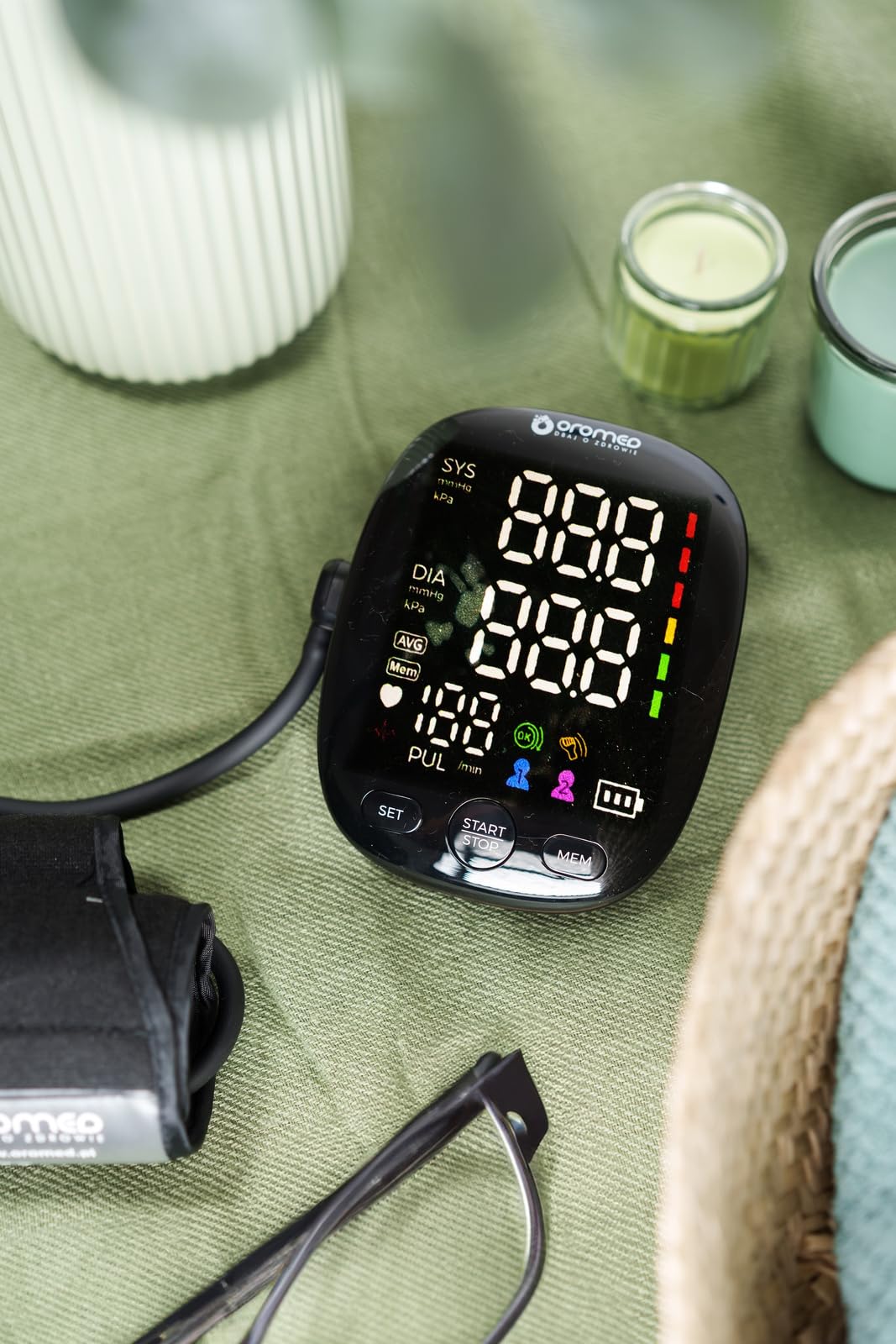 Oromed ORO-N12 SMART - Tensiómetro electrónico de brazo con pantalla LED, detección de arritmias, 2 x 120 ranuras de memoria, USB y batería, apagado automático