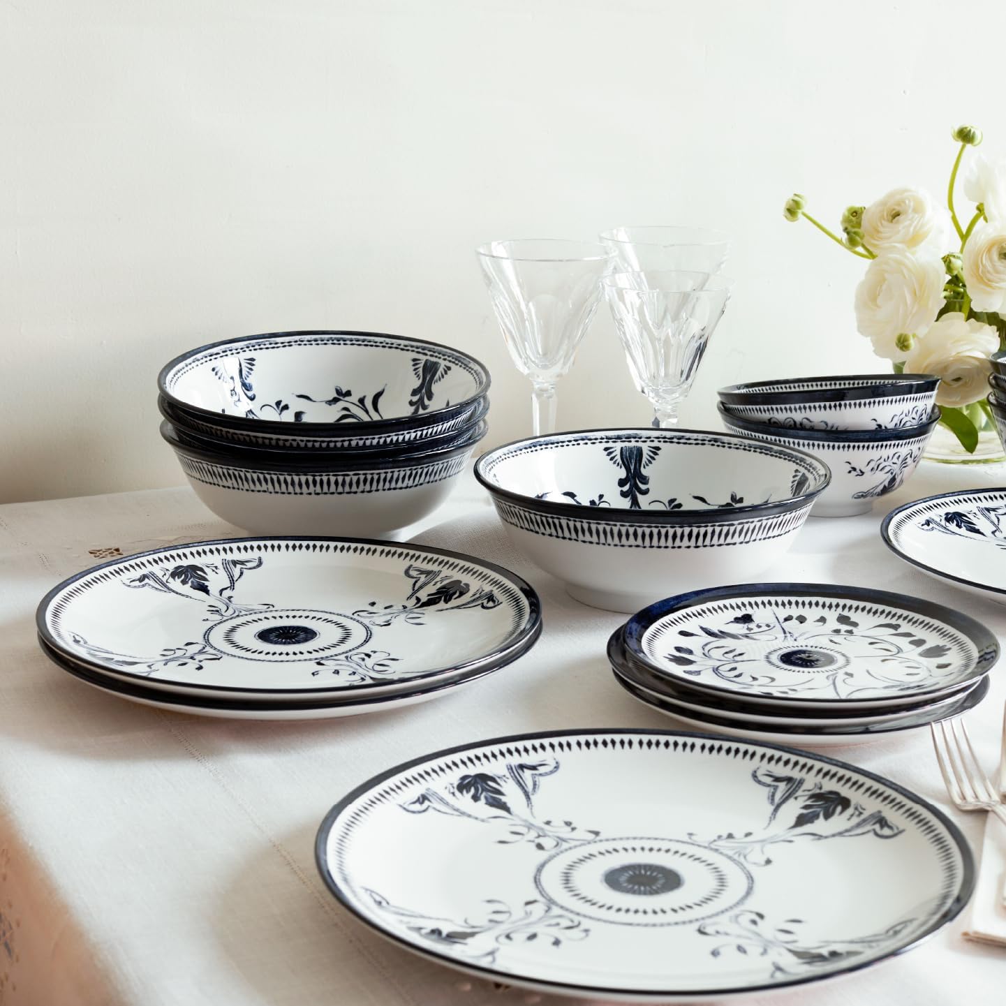 LEMIEUX ET CIE Bruges 4-Piece Salad Bowl Set Porcelain, Bowls, Dishwasher and Microwave Safe, Dish Set for 4, Blue