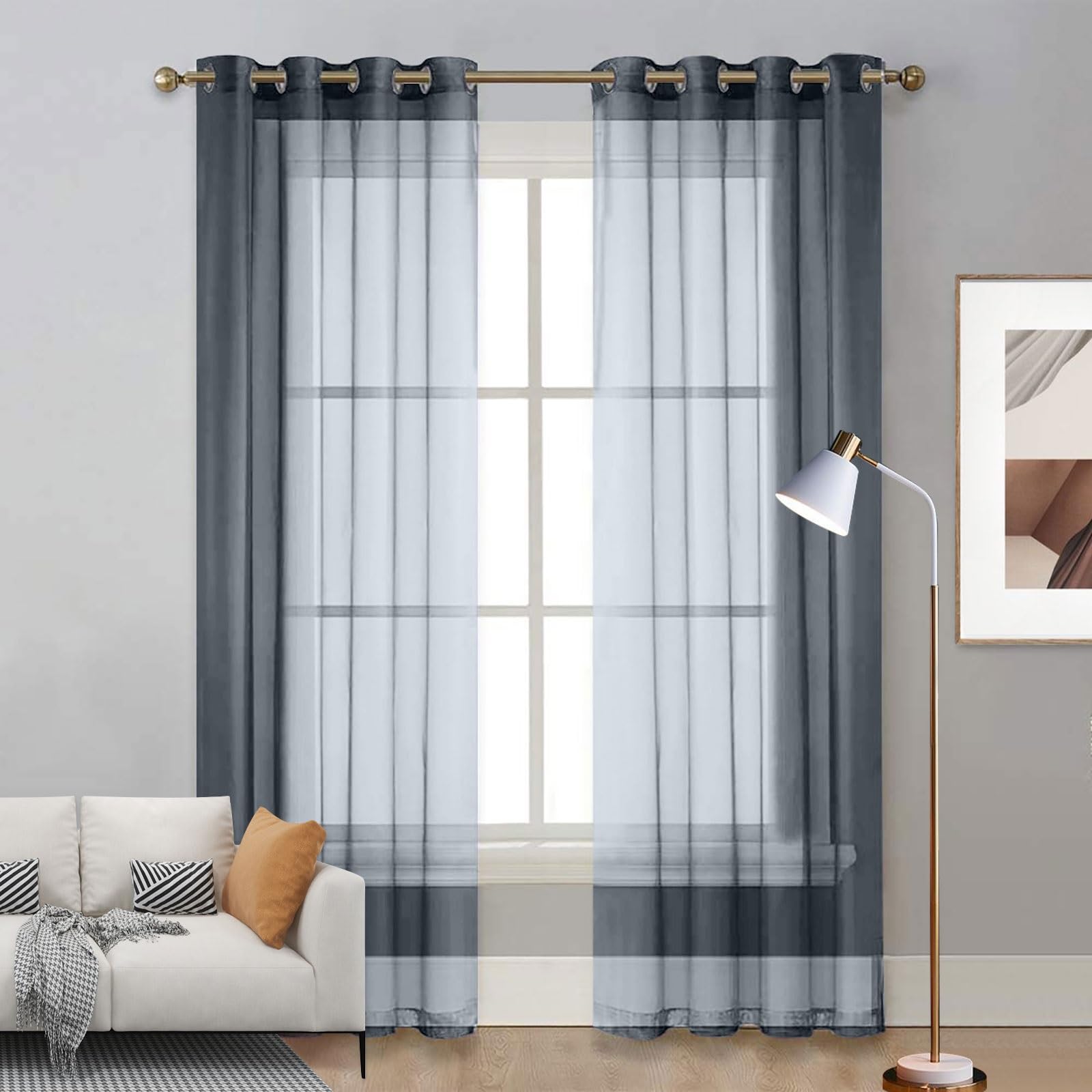 Voilages demi transparents contre le vis-à-vis de grand salon gris