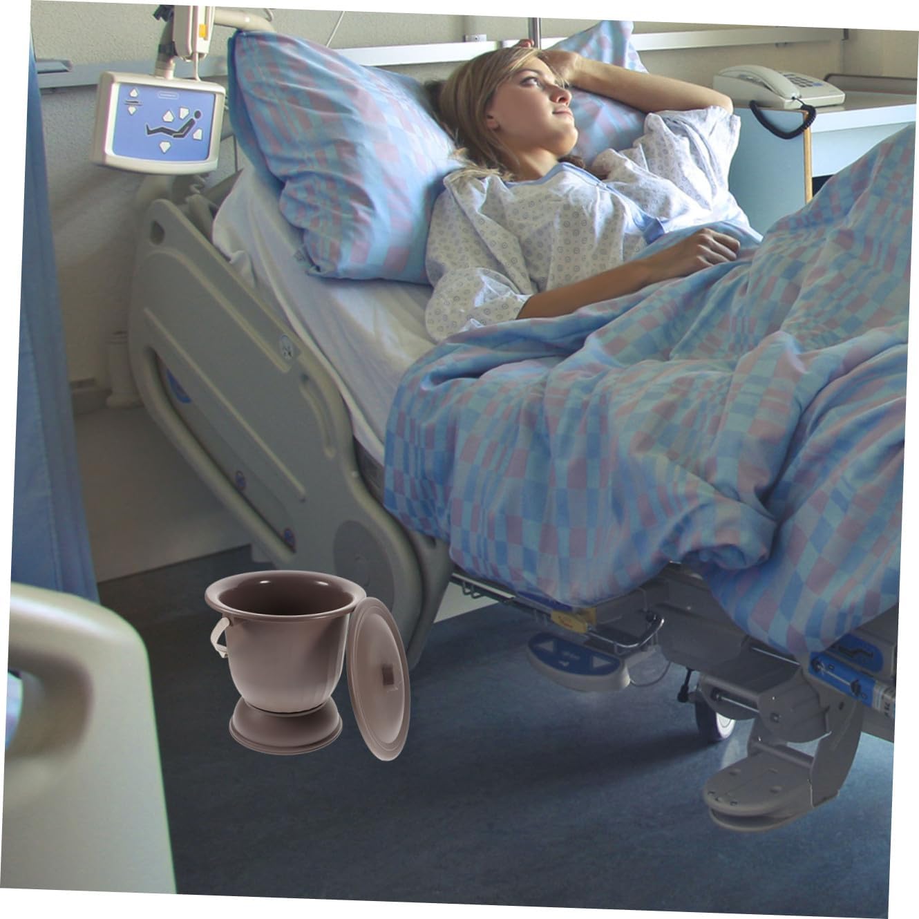 Lightweight Portable Boy Girl Urine Pot with Lid High Base Spittoon for Boy Girl and Adults Easy to Pot for Bedrooms Travel and Emergencies Random Color
