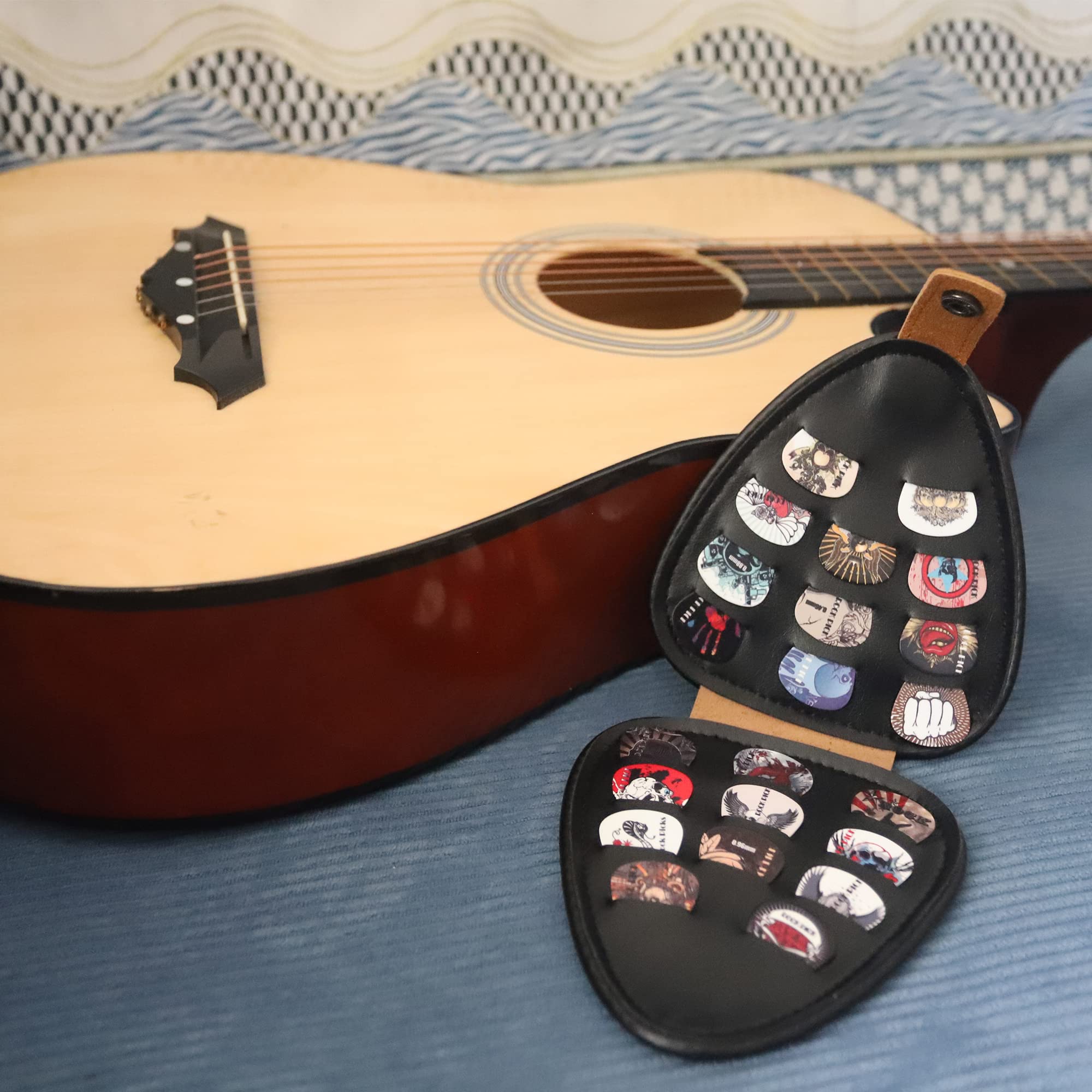 RAUYIVANY Estuche para púas de guitarra con 22 púas, capa interior y exterior de piel pura para almacenamiento, 22 ranuras, bolsa de púas de varios grosores. Regalo para guitarrista