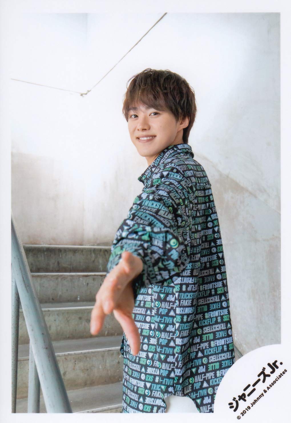 Amazon.co.jp: なにわ男子 公式 生 写真（大橋和也）J00251 : おもちゃ