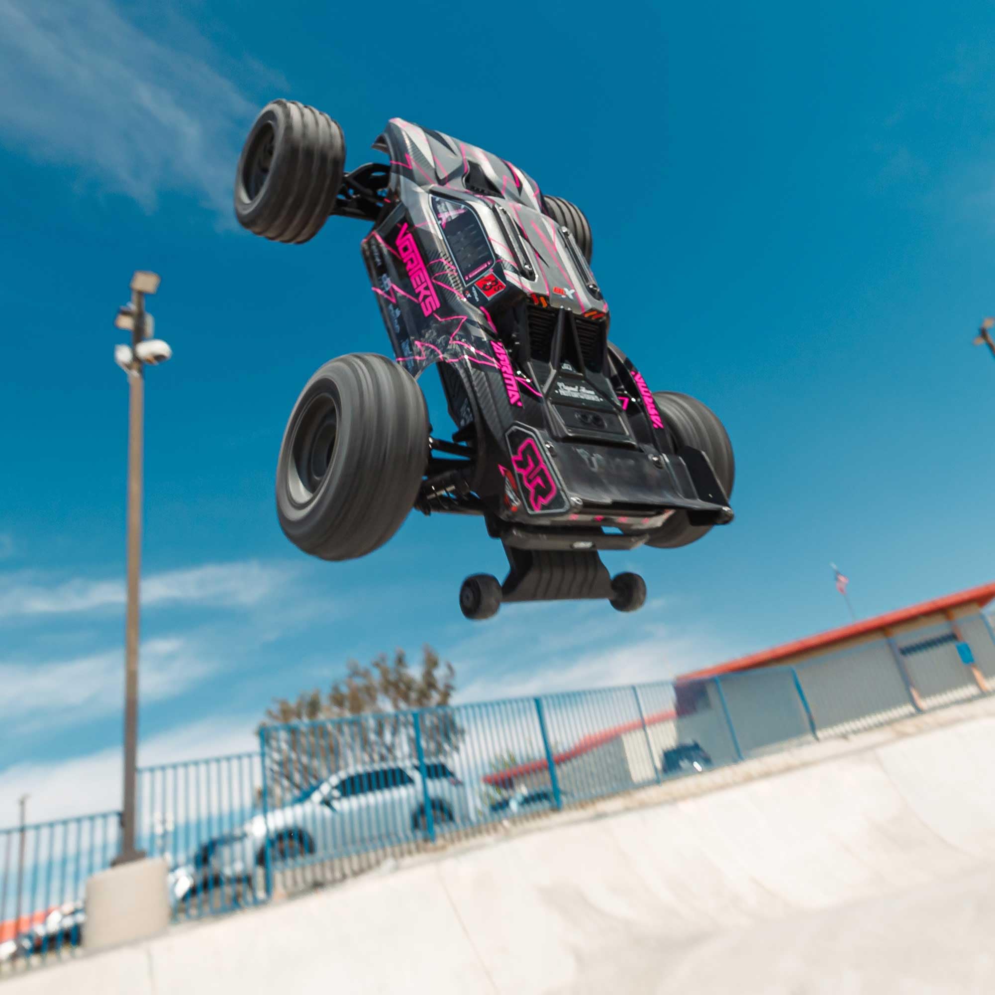ARRMA Camión RC 1/10 VORTEKS 223S DSC 2WD RTR Camión Estadio sin escobillas, Rosa, (batería Lipo y Cargador no incluidos) ARA3505T3