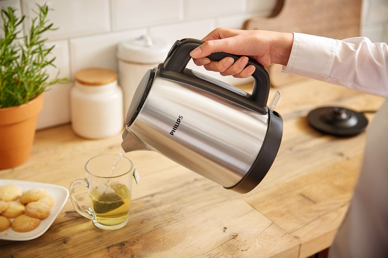 Philips Daily Collection Kettle HD935091 2200 W 1.7 L Metal Spring lid