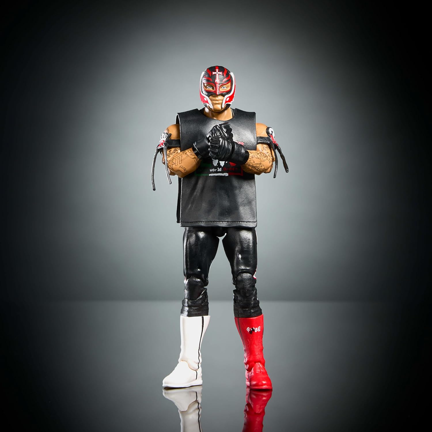 Mattel WWE Elite Collection Top Picks Action Figure & Accessories Set, Rey Mysterio 6-inch Collectible with Swappable Hands, Ring Gear & 25 Articulation Points