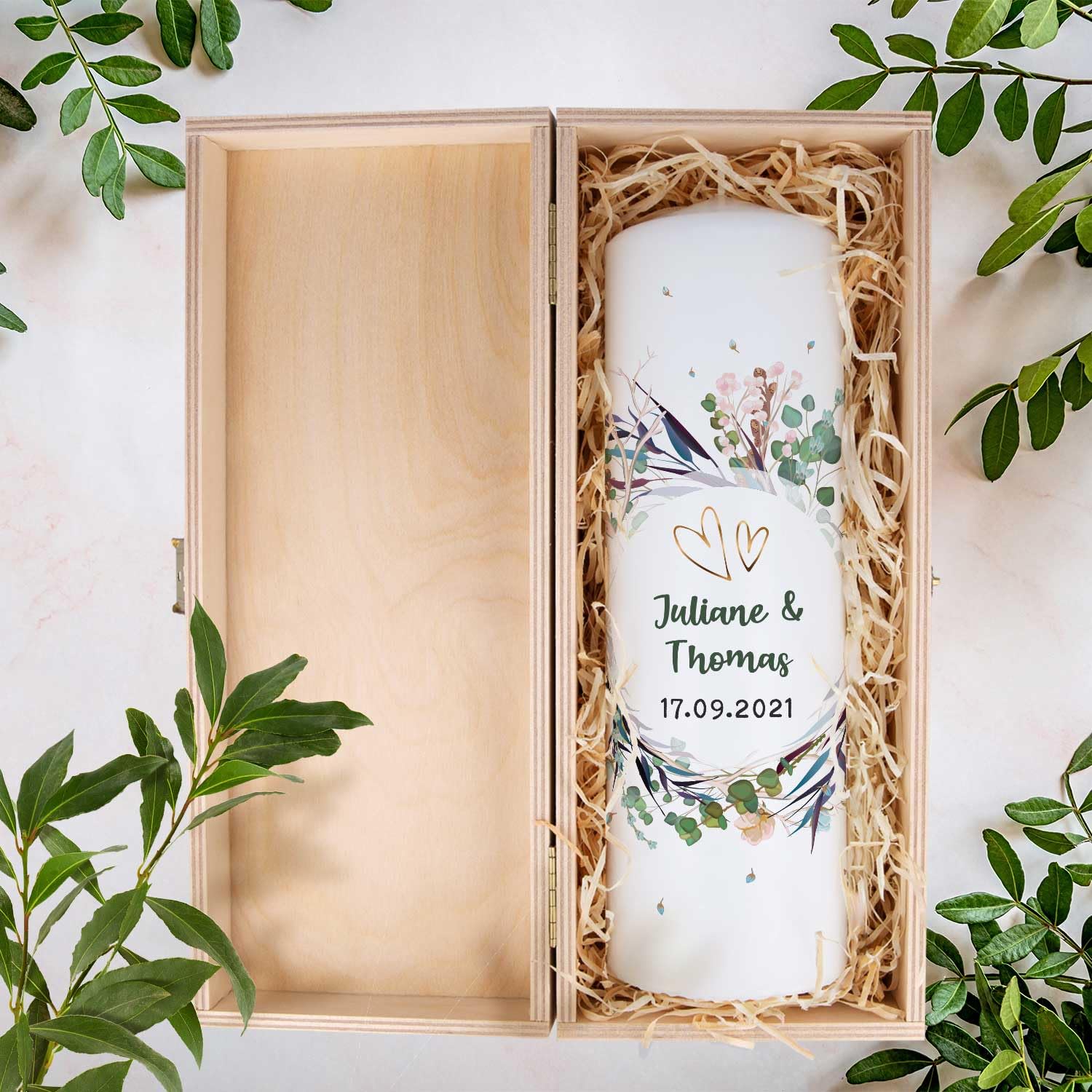 GRAVURZEILE Candela stampata, motivo floreale, personalizzabile, con nome, data e testo desiderato, regalo per matrimonio alla coppia di sposi, 8 cm x 25 cm (diametro x altezza) bianco