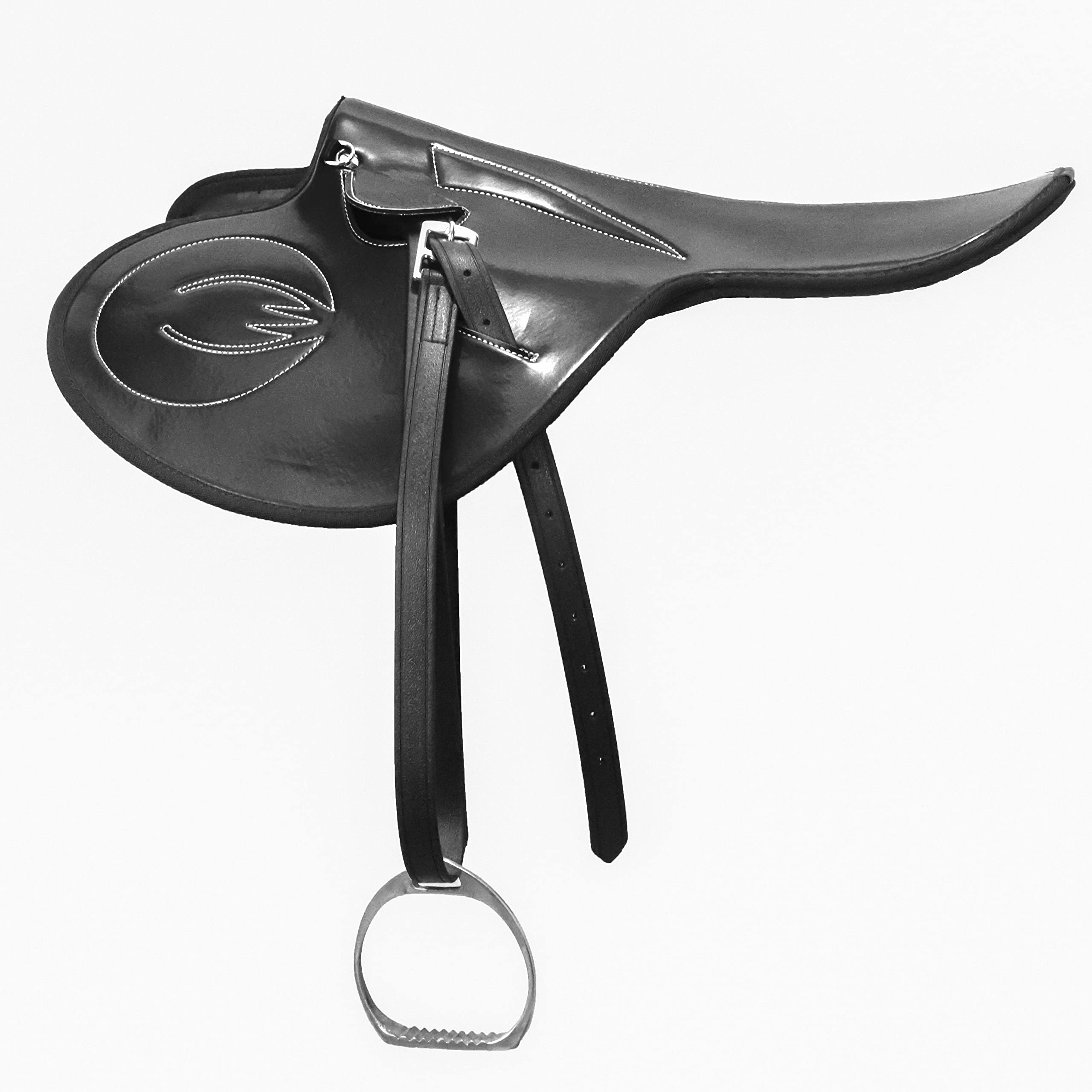Selle Demi-sang Synthétique Douce – Taille 15 Pouces – Traditionnelle – Toutes Tailles Disponibles