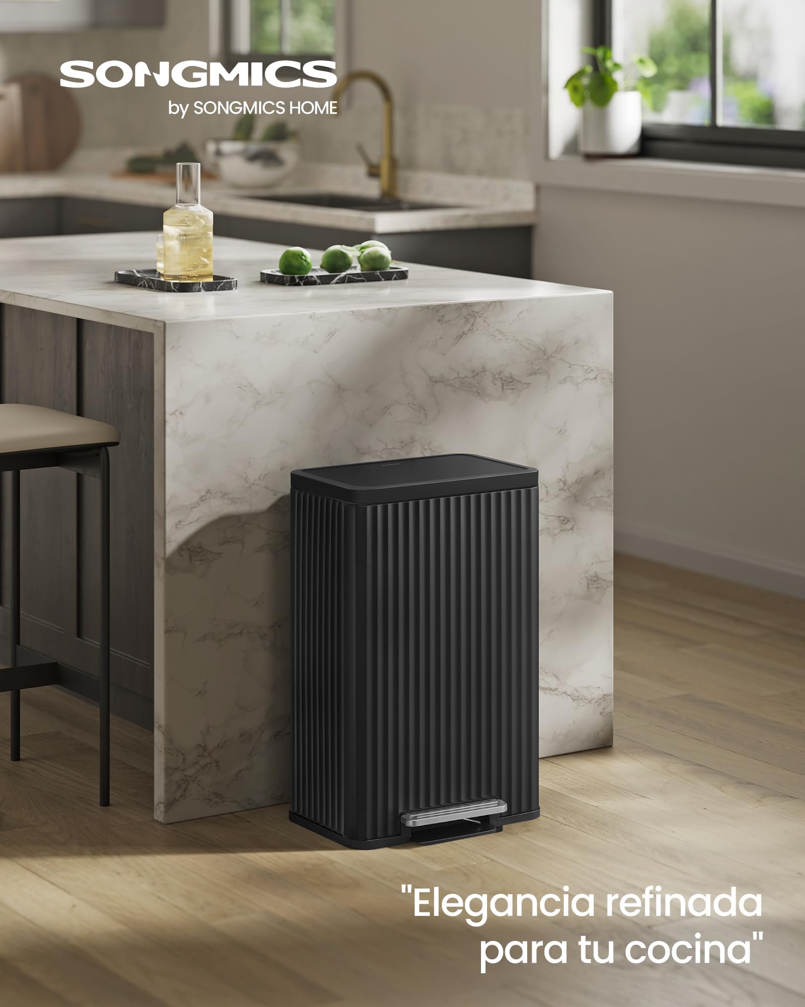 SONGMICS Cubo de basura de 13 galones con pedal, tapa de cierre suave y cubo interior extraíble, acero, 15 bolsas de basura (código K) incluidas, tinta negra LTB586BZ02