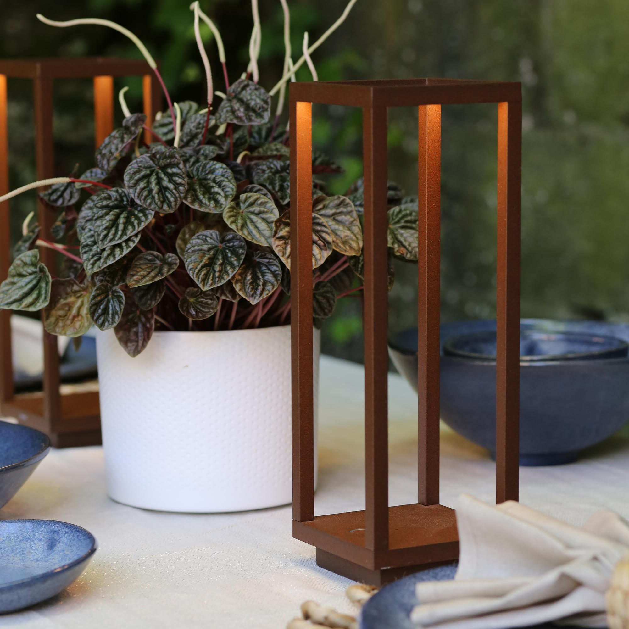 Zafferano Home Tischlampe und Bodenlampe für Innen- und Außenbereich IP54, somit Schmutz- und Regenfest (Corten / Rust), LD0258R3 | Touch-Steuerung, geeignet für Innen- und Außenbereich, Dimmer, 3000 K, Höhe 11,6 Zoll