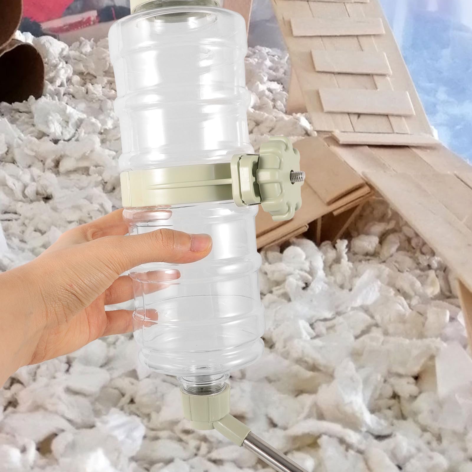 Dispensador Automático de Agua para Perros y Mascotas Capacidad de 946ml, Material PP y Metal, Mantiene el Agua Limpia y Controla la Cantidad en Jaulas o Transportadoras
