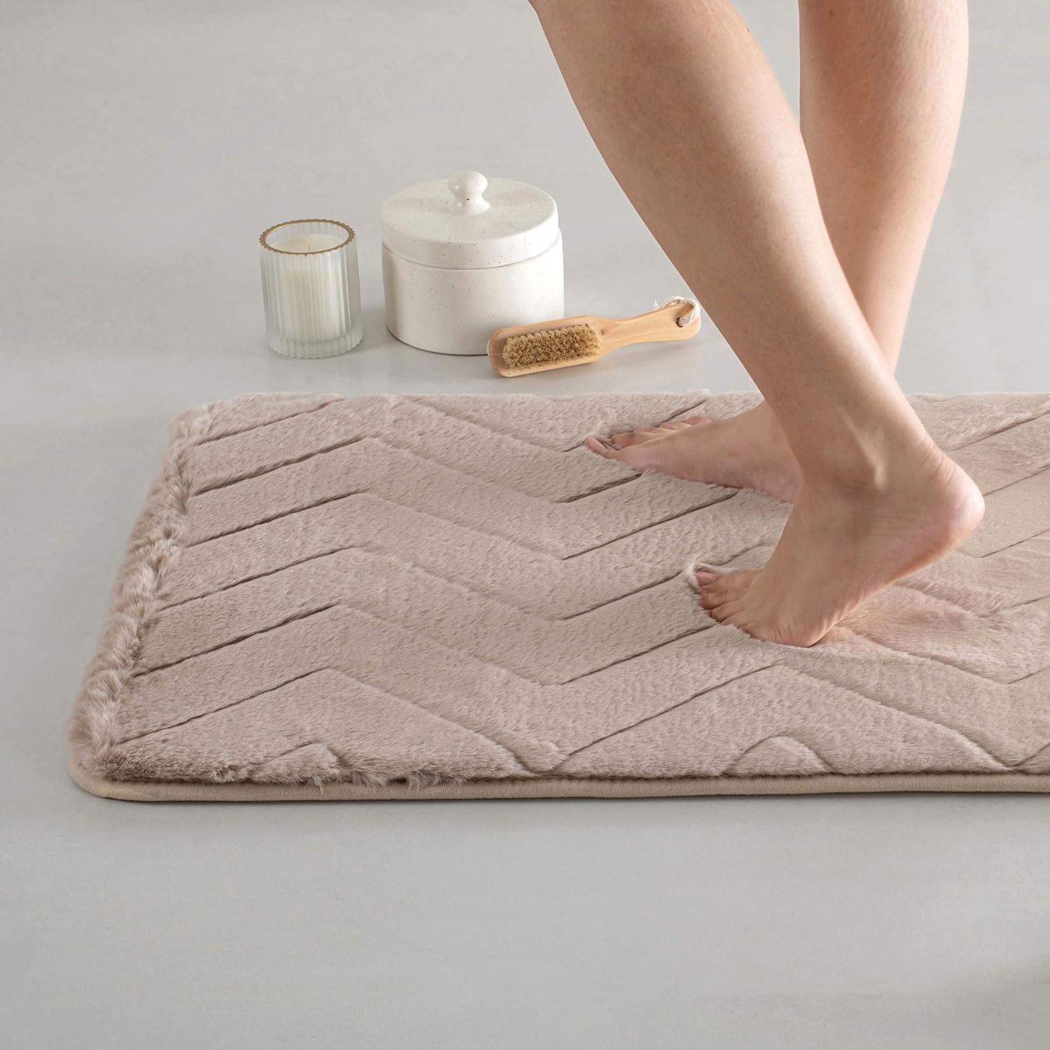 SPREAD SPAIN Memory Foam Igloo Floormat, Soft Velvet Luxury Bath Mats, Non-Slip Bath Rugs, Easier to Dry for Bathroom Floor Rugs, Machine Washable (004 Doeskin, 50cm x 80cm) (B0CR7VQ36Y) Amazon Price History, Amazon Price Tracker