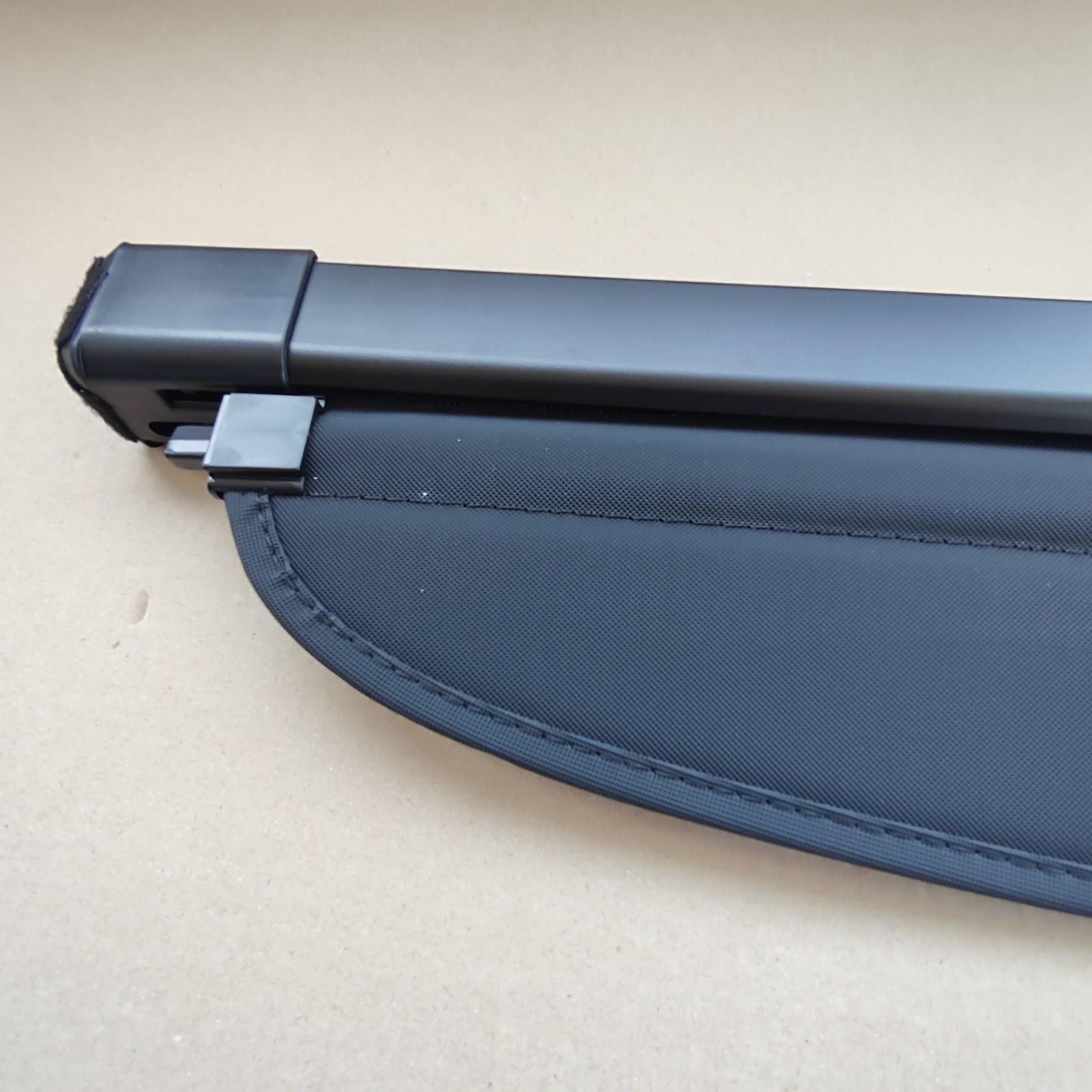 GEPCO Laderaumabdeckung Rollo kompatibel mit Ford Kuga Mk3 / Escape Mk4 ab 2019 | Kofferraumabdeckung Hutablage Gepäckraumabdeckung | Kofferraumrollo Sichtschutz Schwarz | OEM [BRAK OEM]