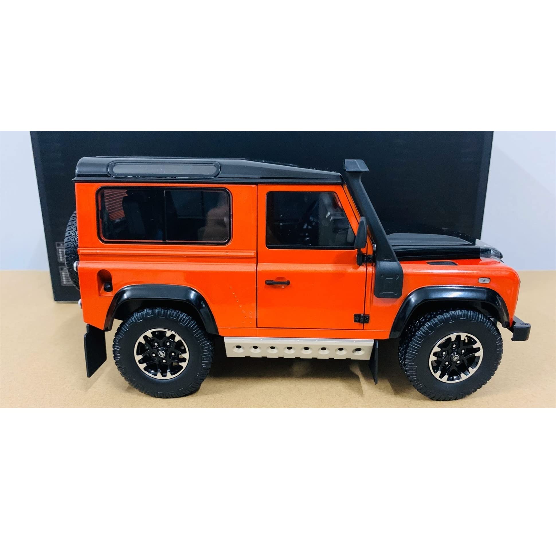 Amazon.co.jp: 最高の贈り物 1/18 ランドローバーディフェンダー