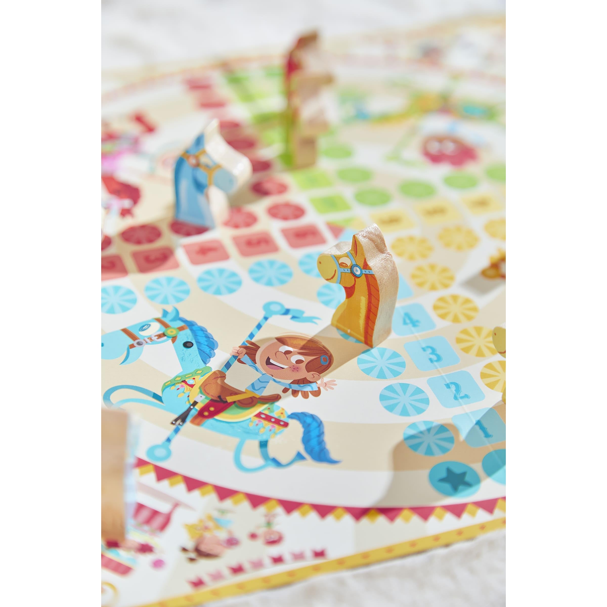 Janod - Coffret Multi-Jeux Carrousel - Jeux de Société Classiques - Dames, Petits Chevaux, Nain Jaune, 7 Familles, Jeu de l'oie - Dès 5 Ans, J02742