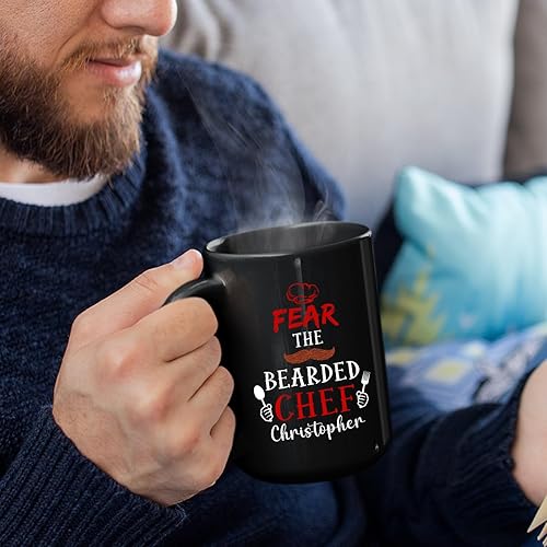 Vista 61 de Taza de café negra personalizada con nombre «A Truly Great Chef Is Hard To Find con nombre», taza de café personalizada para gran chef de 11 onzas