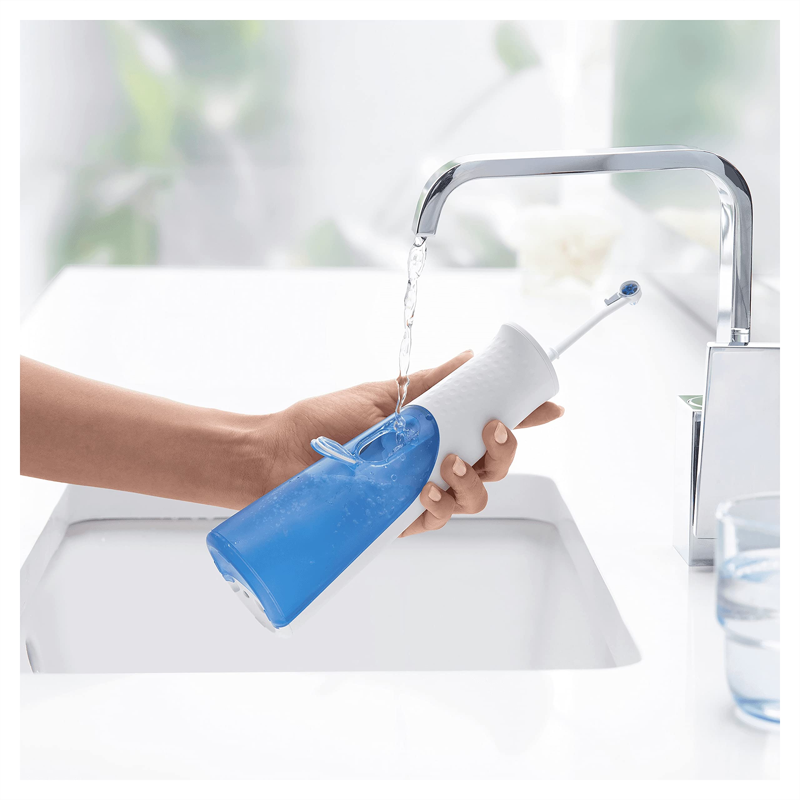 Oral-B Aquacare, Irrigador Bucal Portátil con Tecnología Oxyjet 4 Modos de Limpieza, Blanco