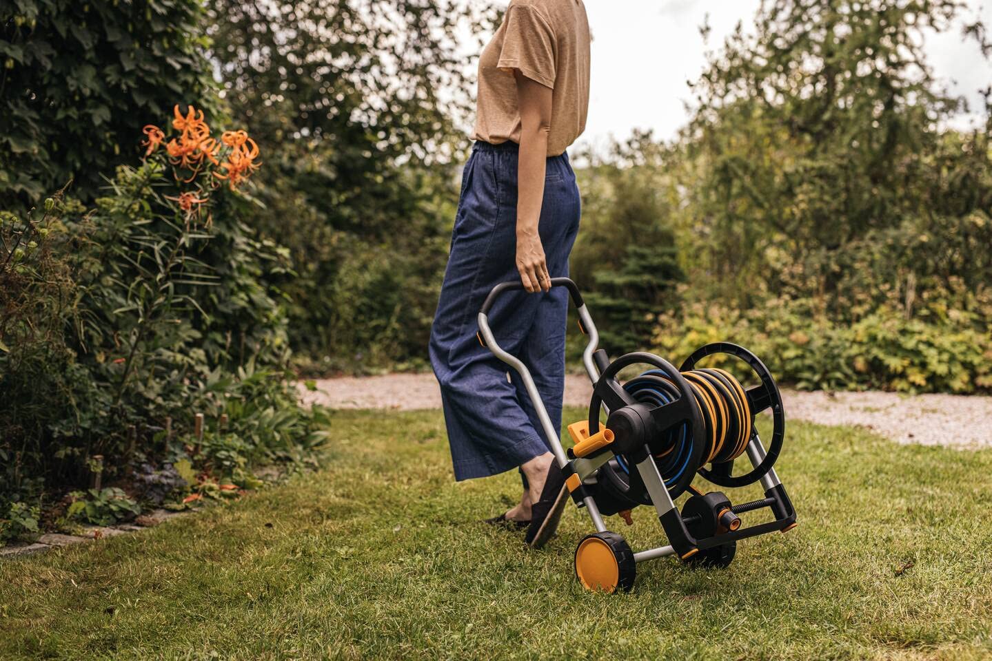 Fiskars Carrello Avvolgitubo Manuale XL con Ruote, Senza Tubo