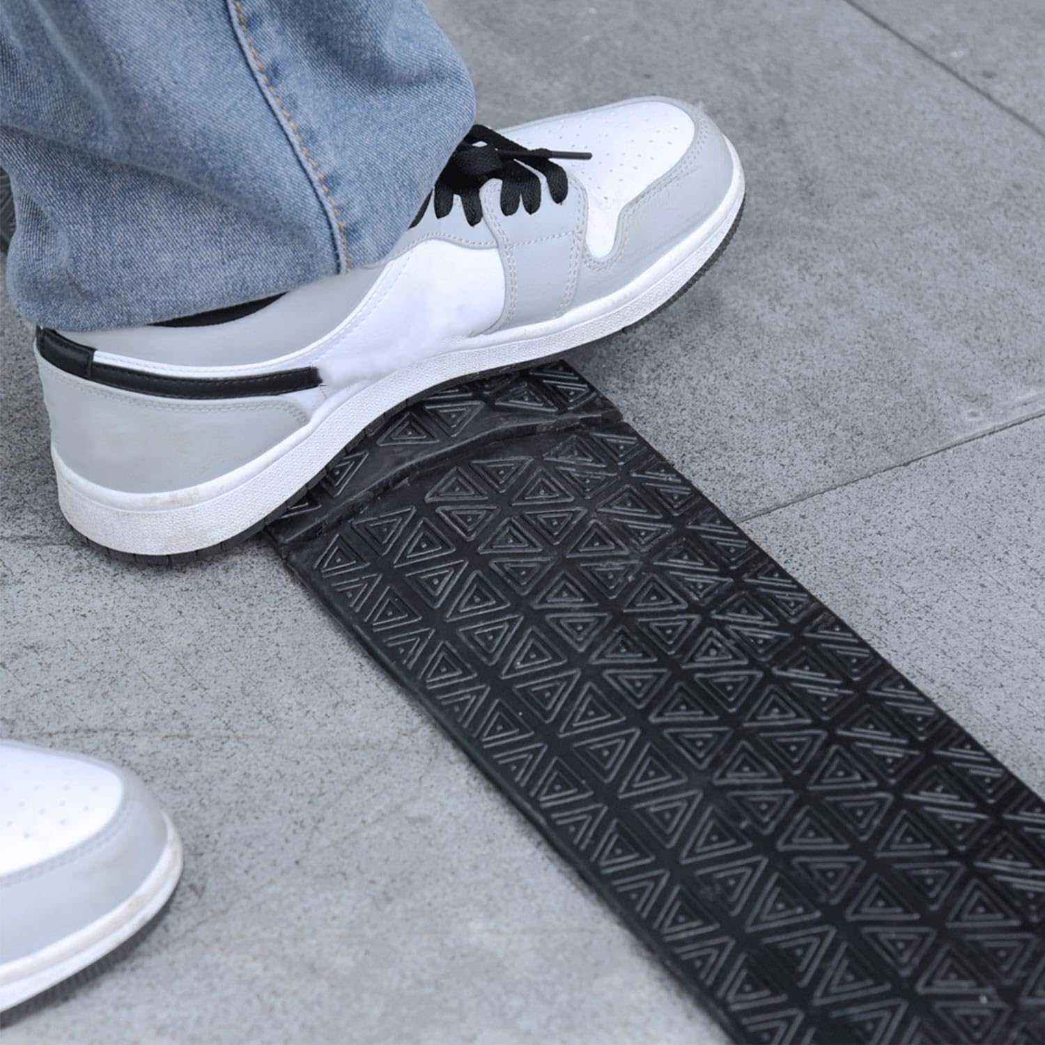 ZincOrange Couvre-Câble Sol 80''/203cm - 2 Pièces Rampe Protection Câble Robuste Pour Parking, Entrepôt & Maison