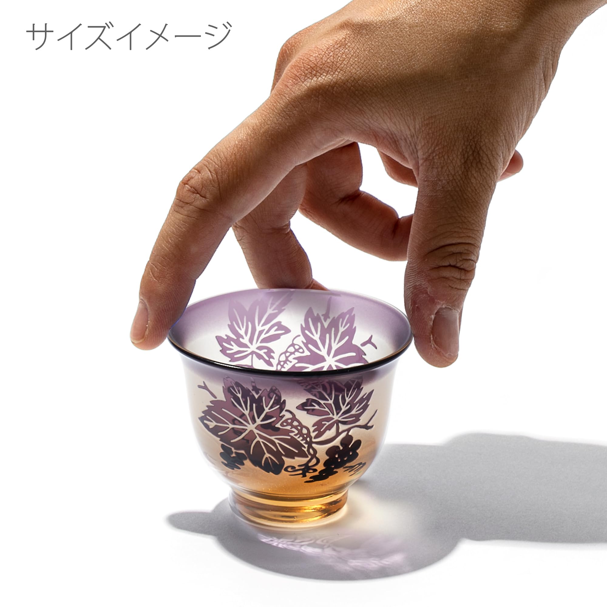 手描きの葡萄模様4つ脚付き陶器2枚 手描きの葡萄模様4つ脚付き陶器2枚 手描きの葡萄模様4