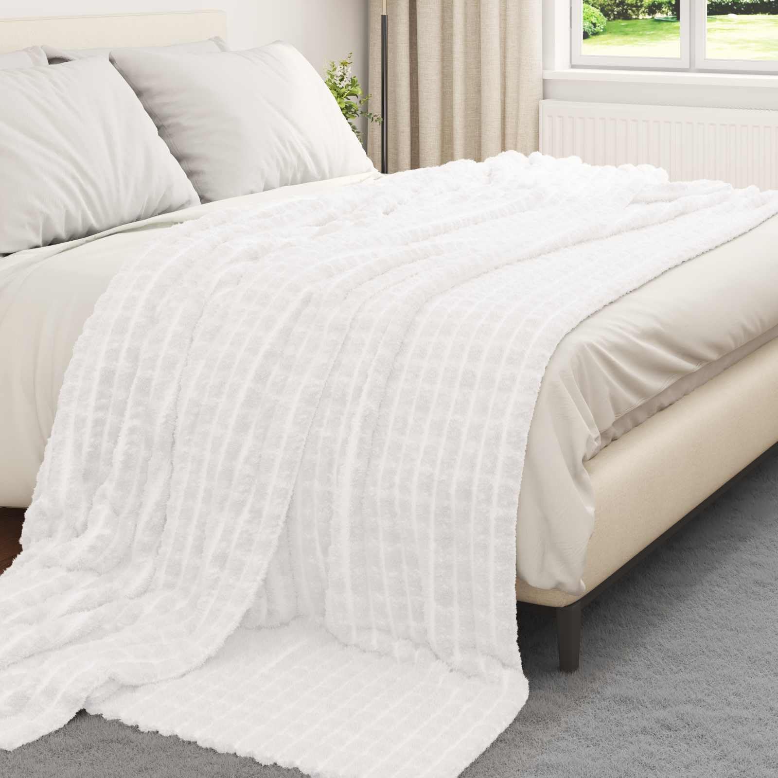 Wohndecke 240 x 220 cm Fleece Kuscheldecke für Sofa und Bett, große Tagesdecke, weich und atmungsaktiv, Wohndeko für Wohnzimmer und Schlafzimmer, Weiß