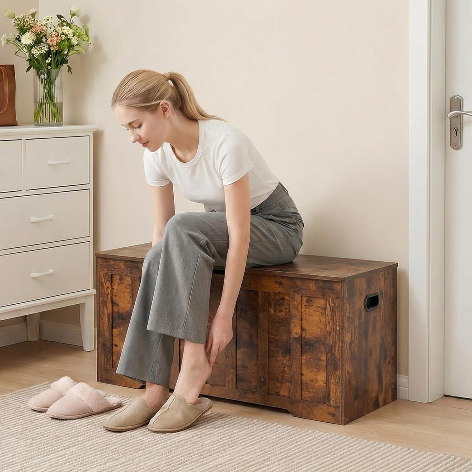 DUMOS 47.2" Extra Large Storage Bench with 2 Safety Gel-Buffered Hinges, Blanket Chest for Bedroom Living Room, Support 150lbs, 2 U-Shaped Cut-Out Pull, Non-Slip Base, Rustic Wood