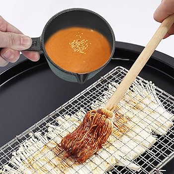 Amazon.co.jp: 鋳鉄製ソースポットとバーベキューモップブラシ