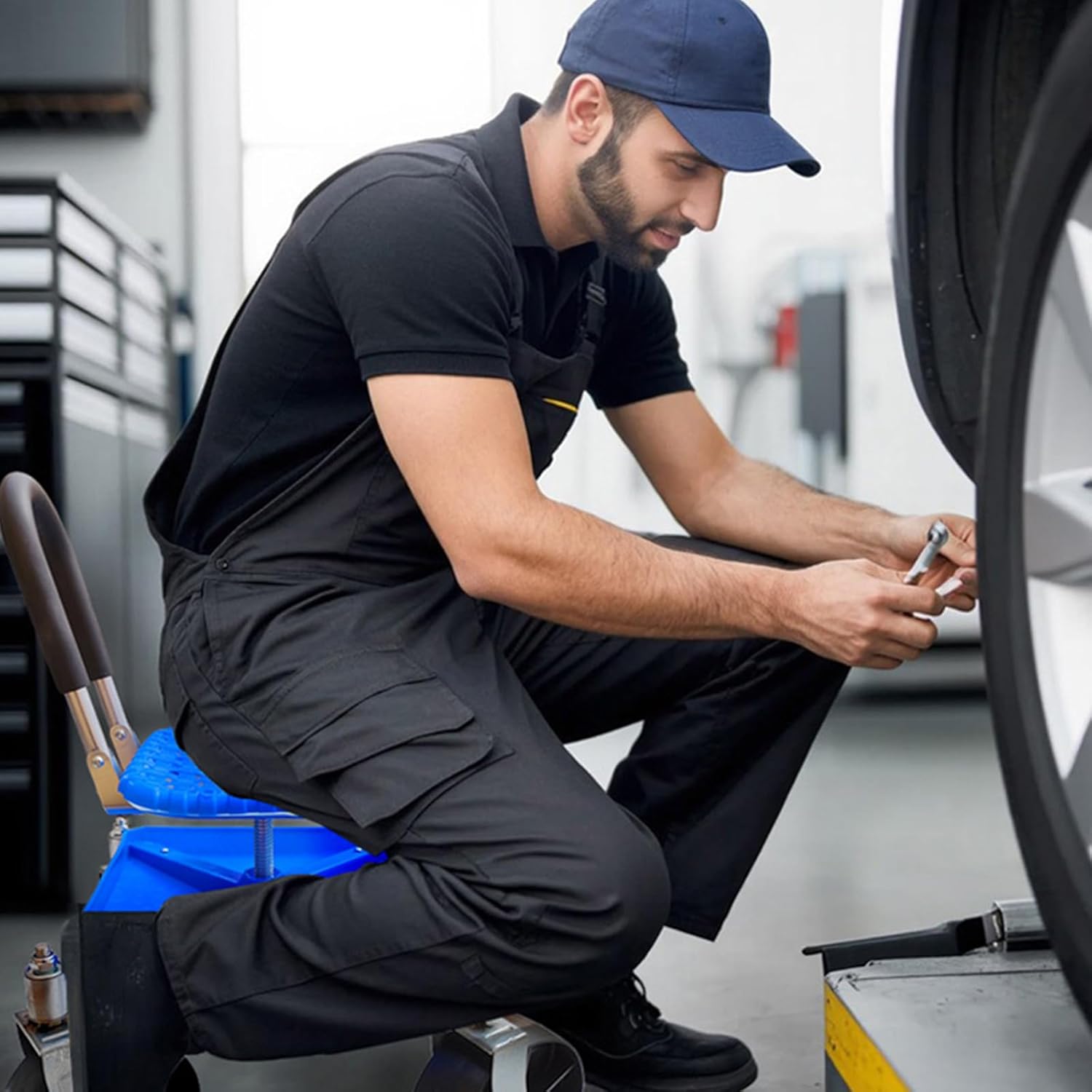 Mobile Task Seat Fashion Design Large Rotating Casters Ergonomic Gardening Chair with Tool Storage Area for Outdoor Adjustable Gardening Chair