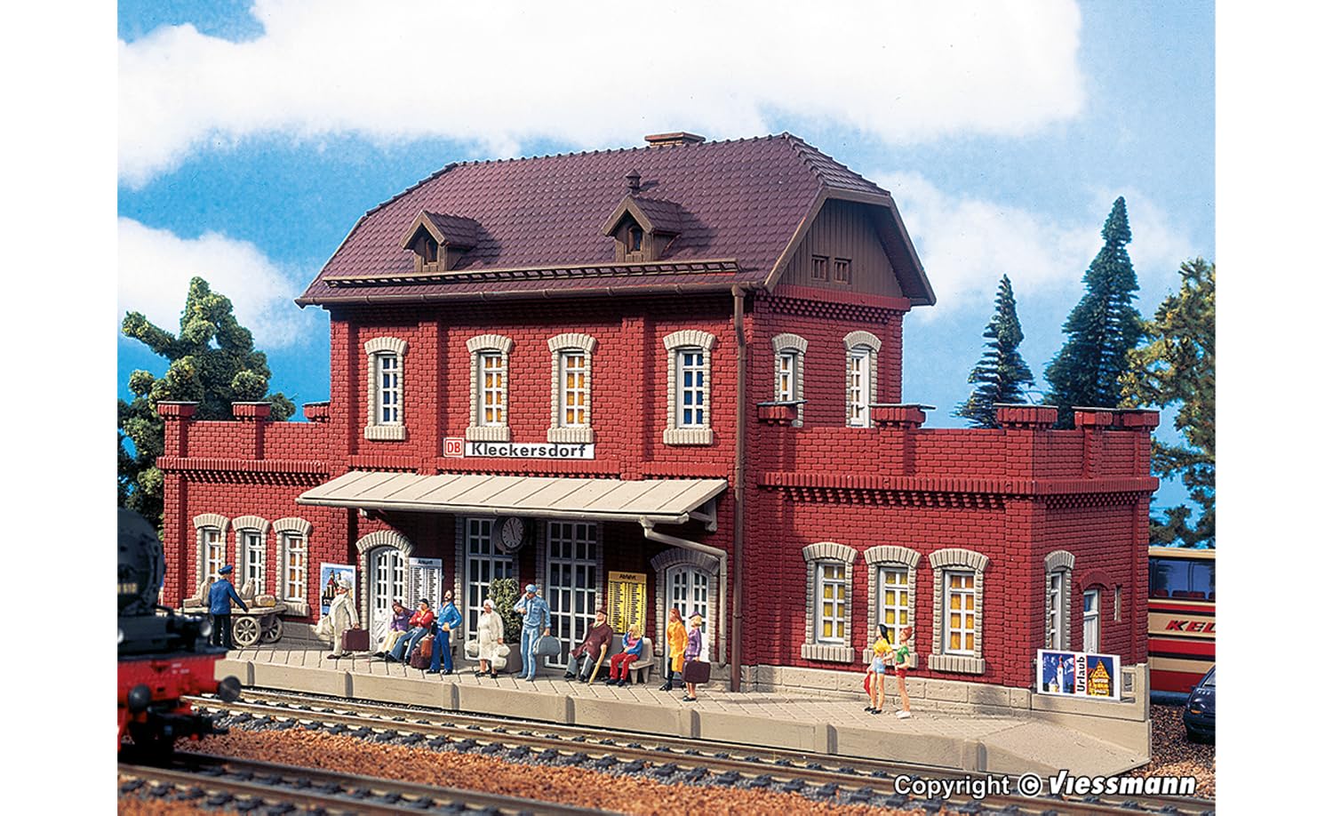 Vollmer Bahnhof Kleckersdorf H0 Modellbausatz für Kinder, Fantasie-Spieler, unisex, 310x103x135 mm (H0 scale)