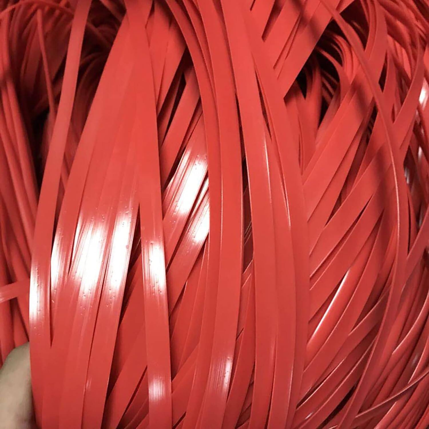 Réparation de chaise en rotin : matériau plastique pour sauver vos meubles