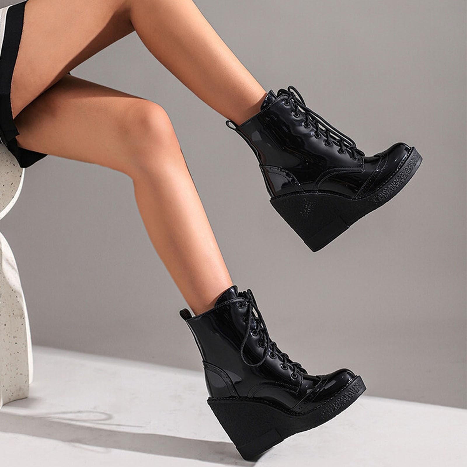 Stivaletti Con Zeppa Stivali Stringati Con Plateau Da Donna Stivaletti Biker In Vernice PU Tacchi Alti 11 Cm Scarpe Calde Alla Caviglia For Autunno E Inverno