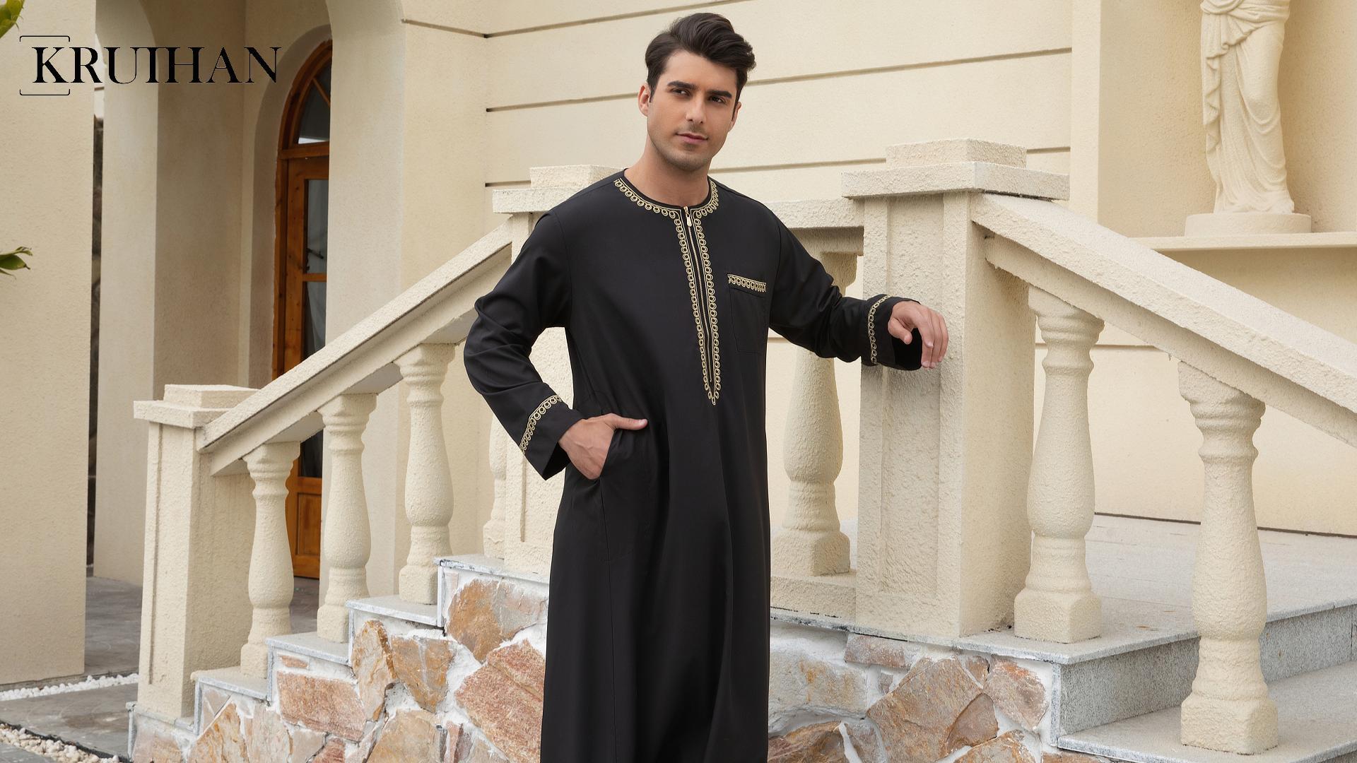 Foweknow Abbigliamento arabo Uomo Musulmano Caftano Abaya Robe Collo Alto Thobe Arabo Giuramento Vestiti Islamici Medio Oriente Abbigliamento Preghiera Per Gli Uomini Ricamo Taiji Thobe, bianco, S